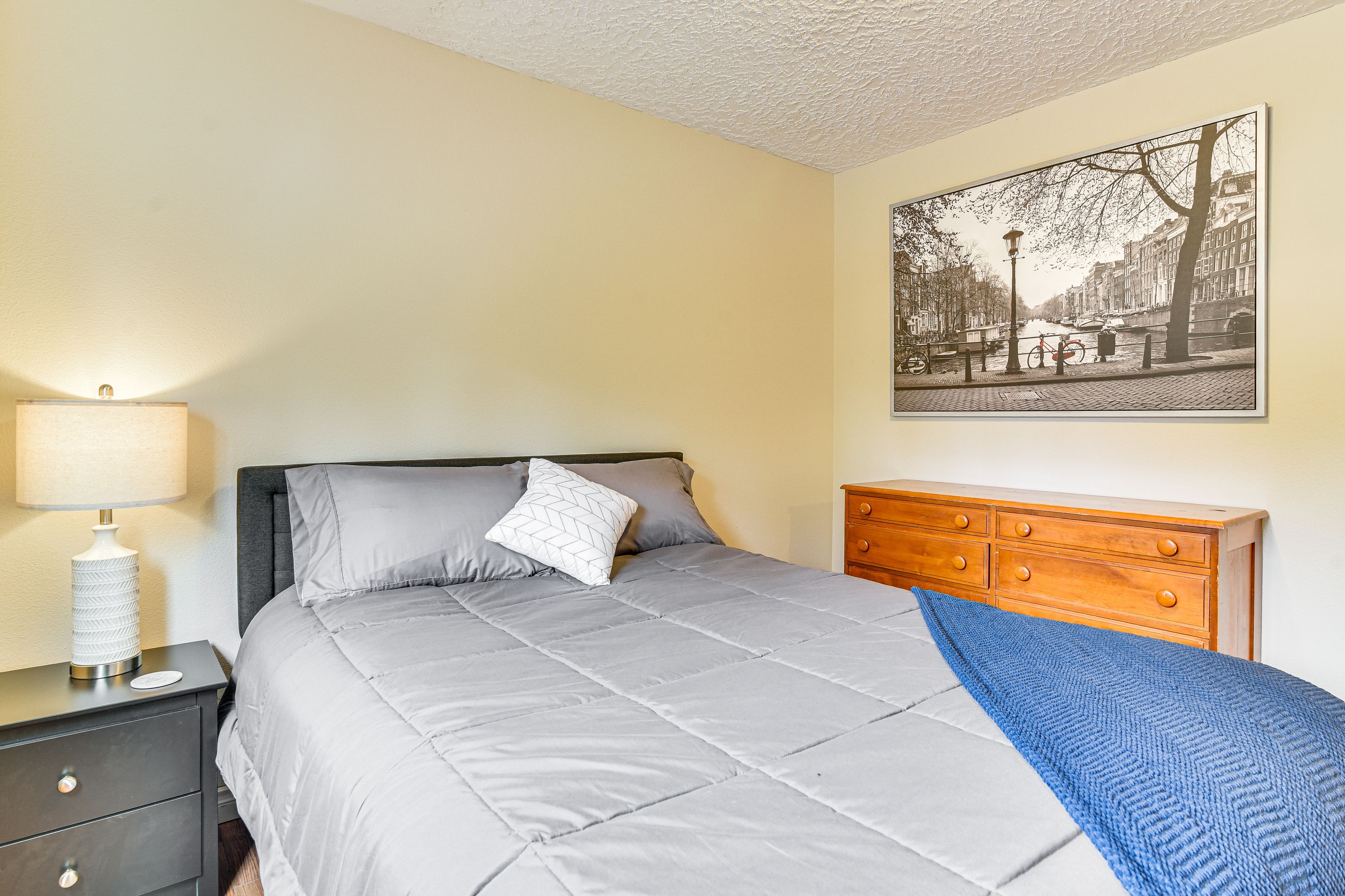 Bedroom 3 | Queen Bed