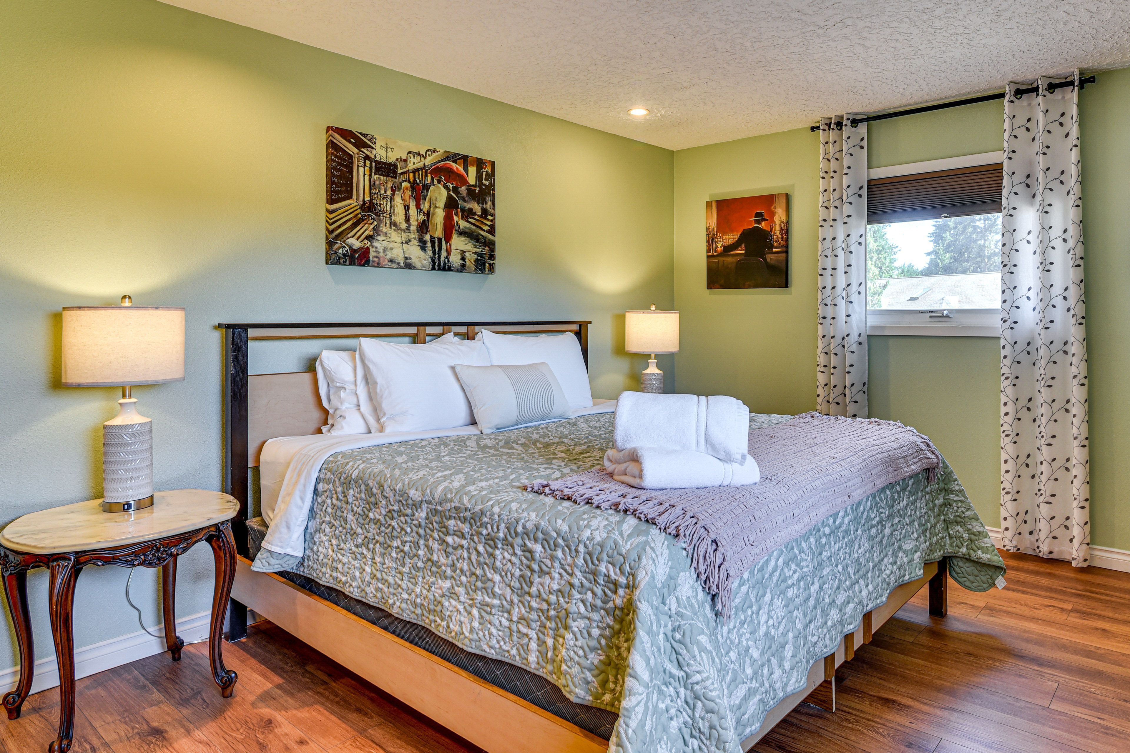 Bedroom 1 | King Bed