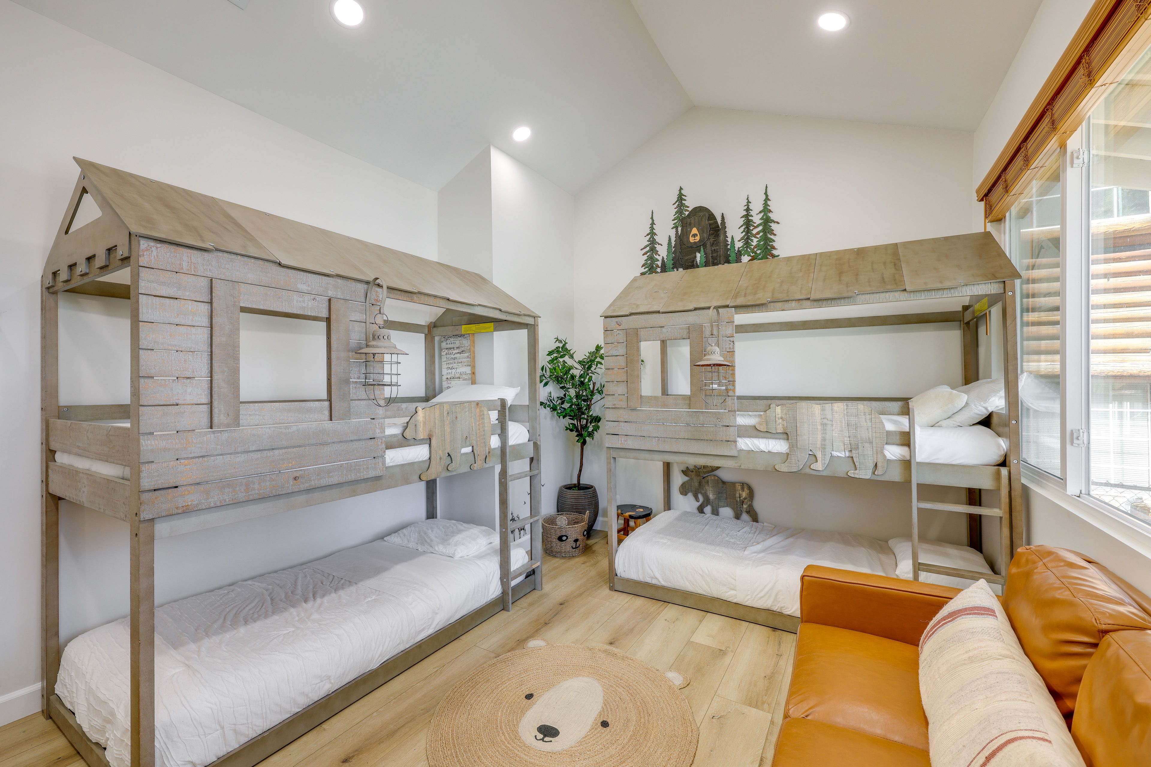 Bunk Room | 2 Steps to Enter | 2 Twin Bunk Beds
