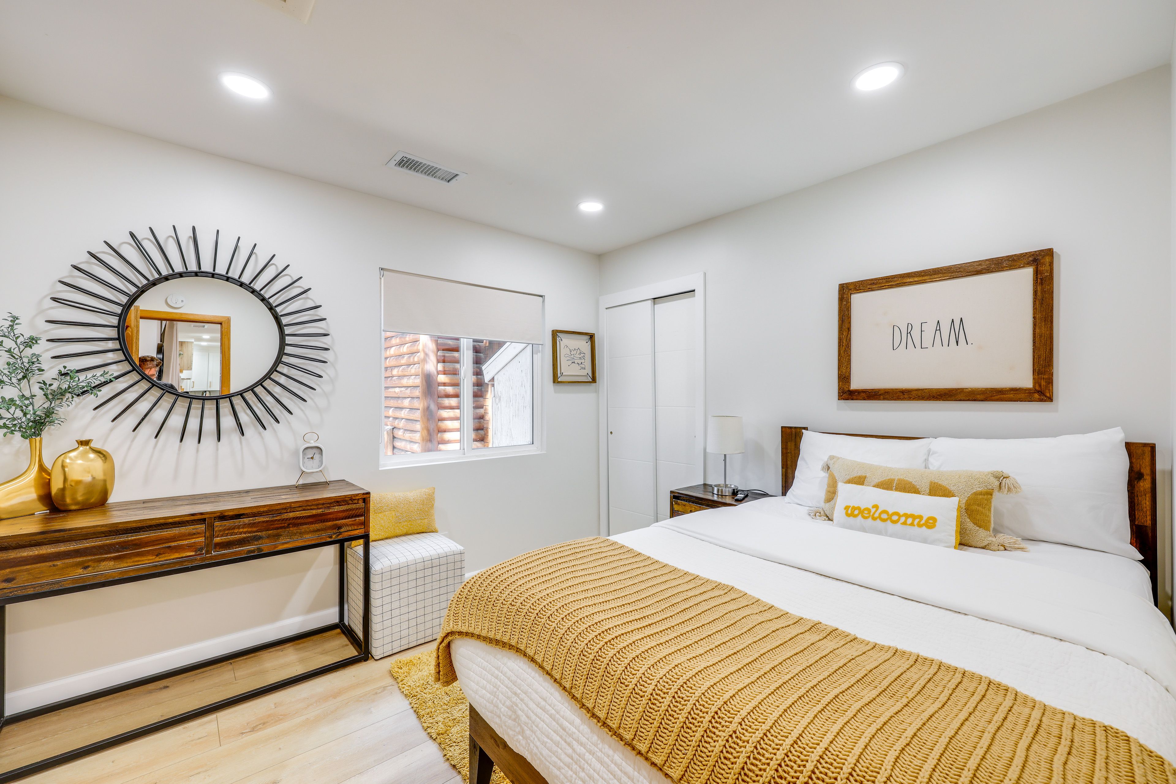 Bedroom 2 | Full Bed | Smart TV