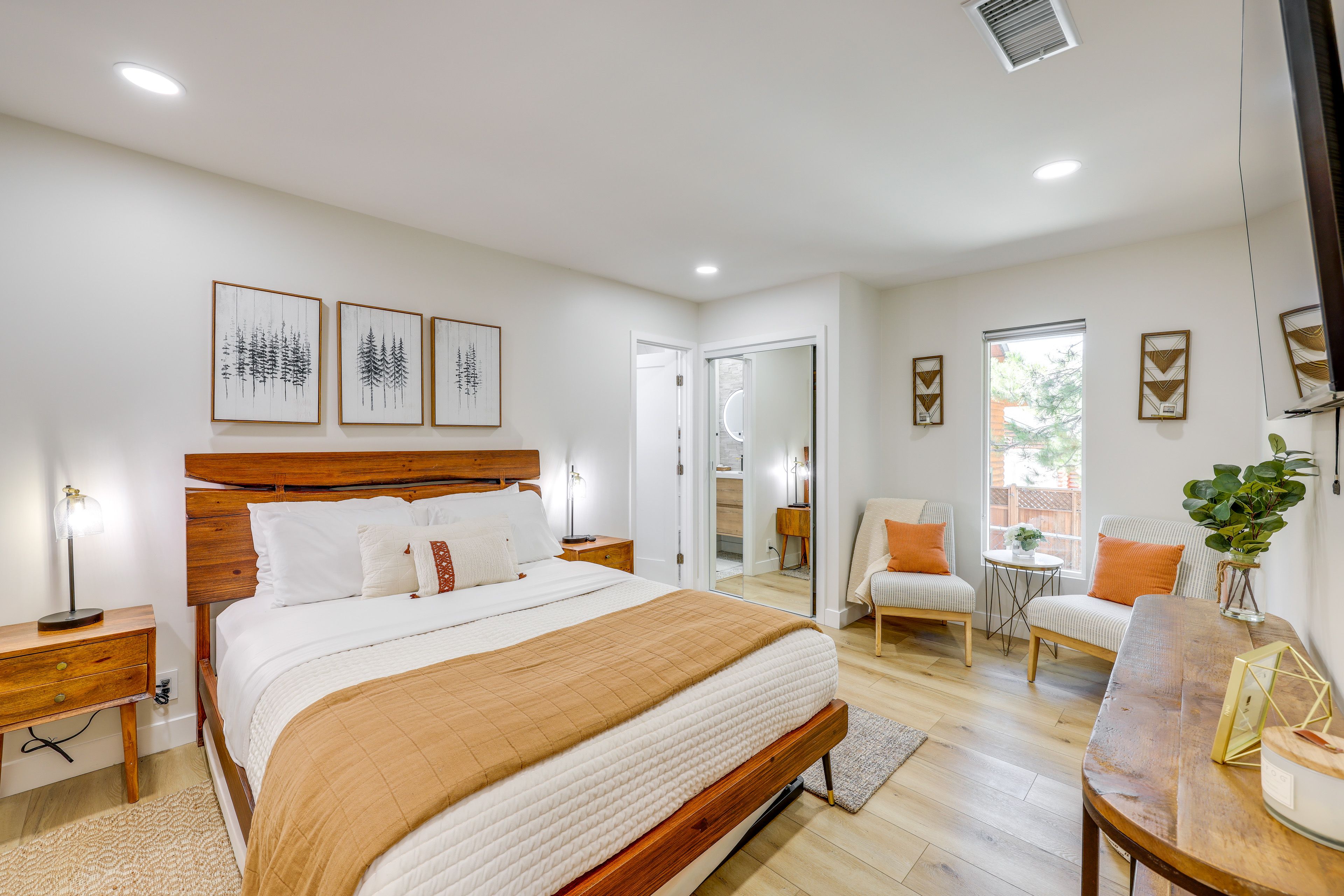 Bedroom 1 | Queen Bed w/ Twin Trundle Bed | Linens Provided | Smart TV