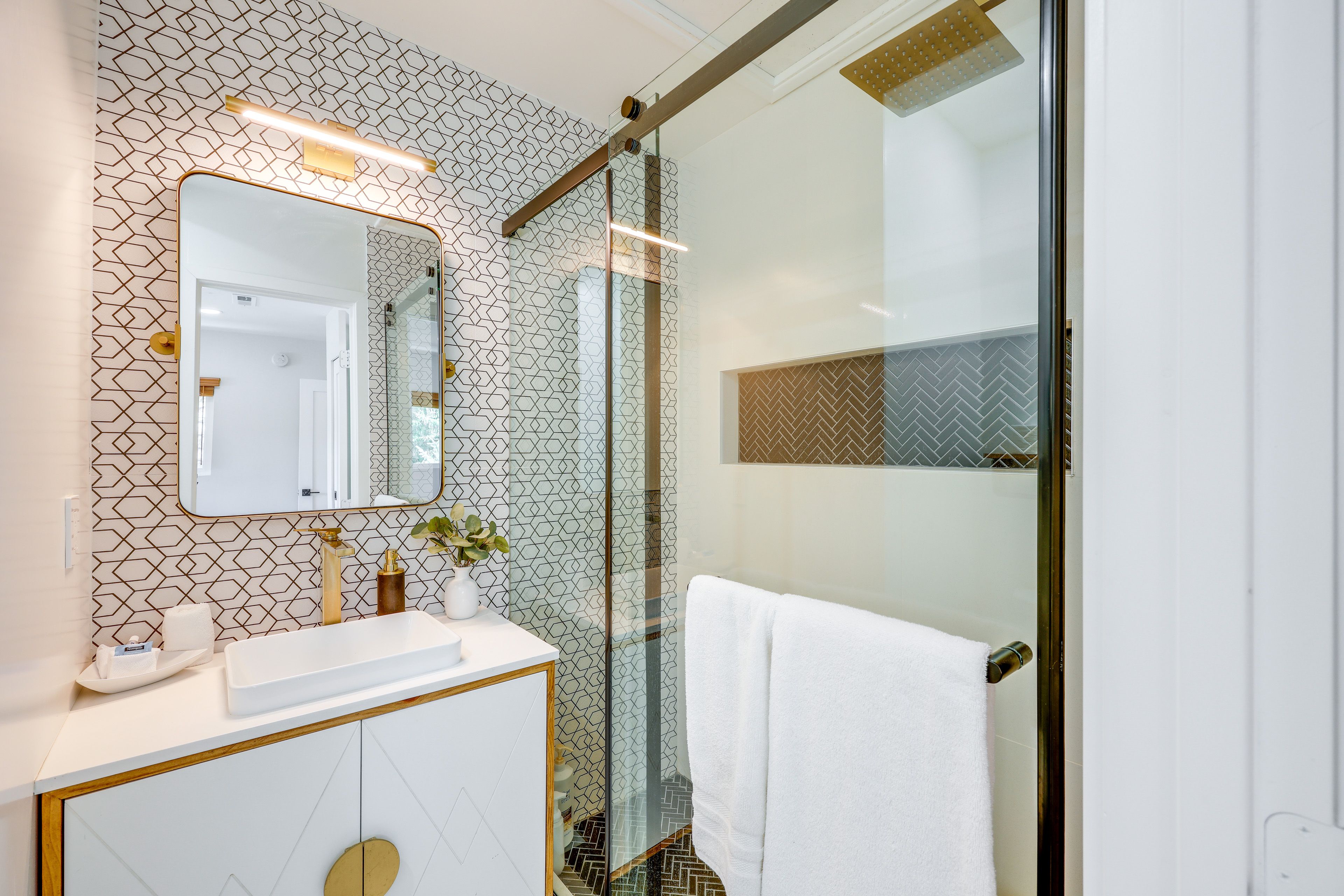 En-Suite Bathroom | Towels Provided