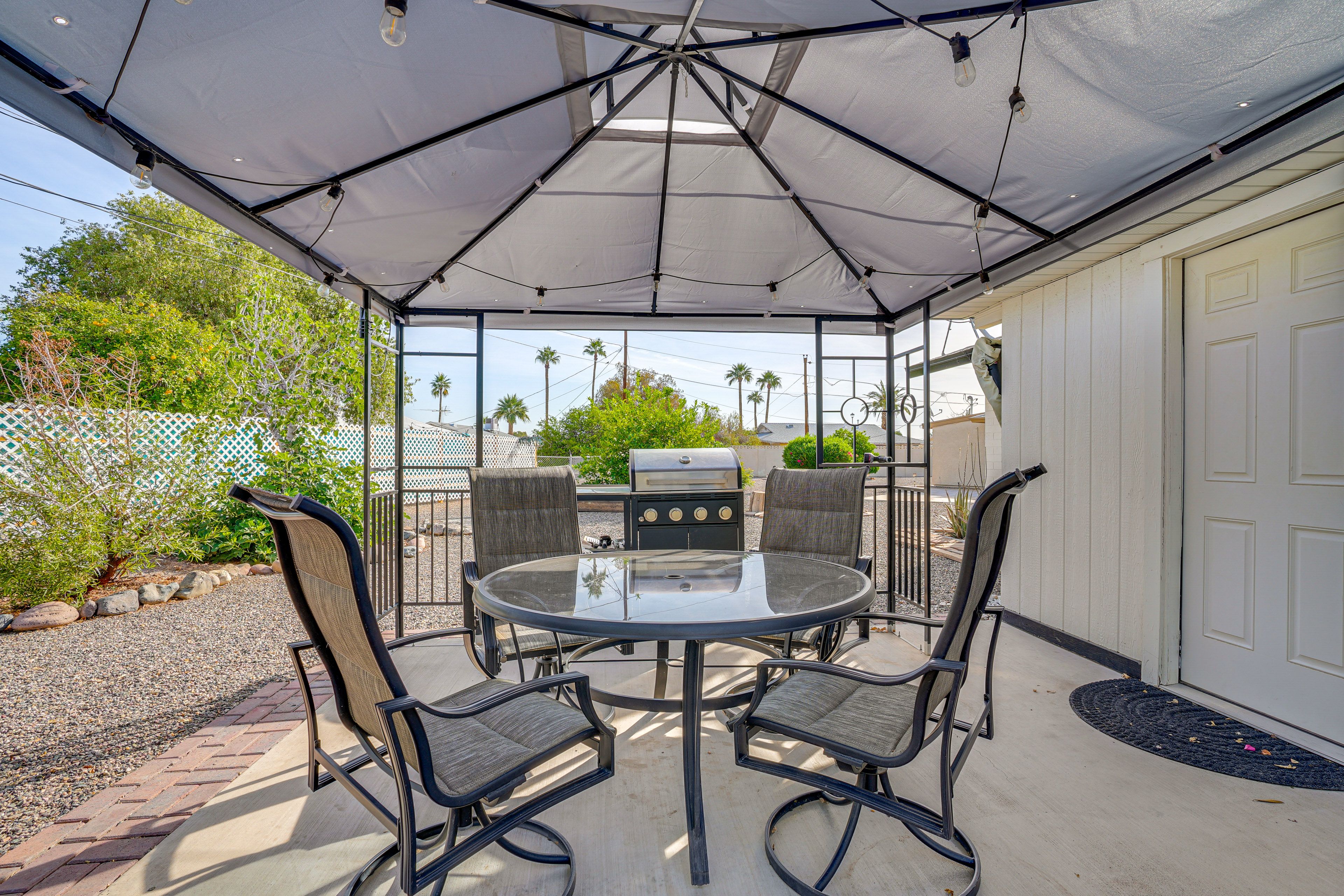 Sun City Vacation Rental | 2BR | 1BA | 1,100 Sq Ft | 1 Step to Enter