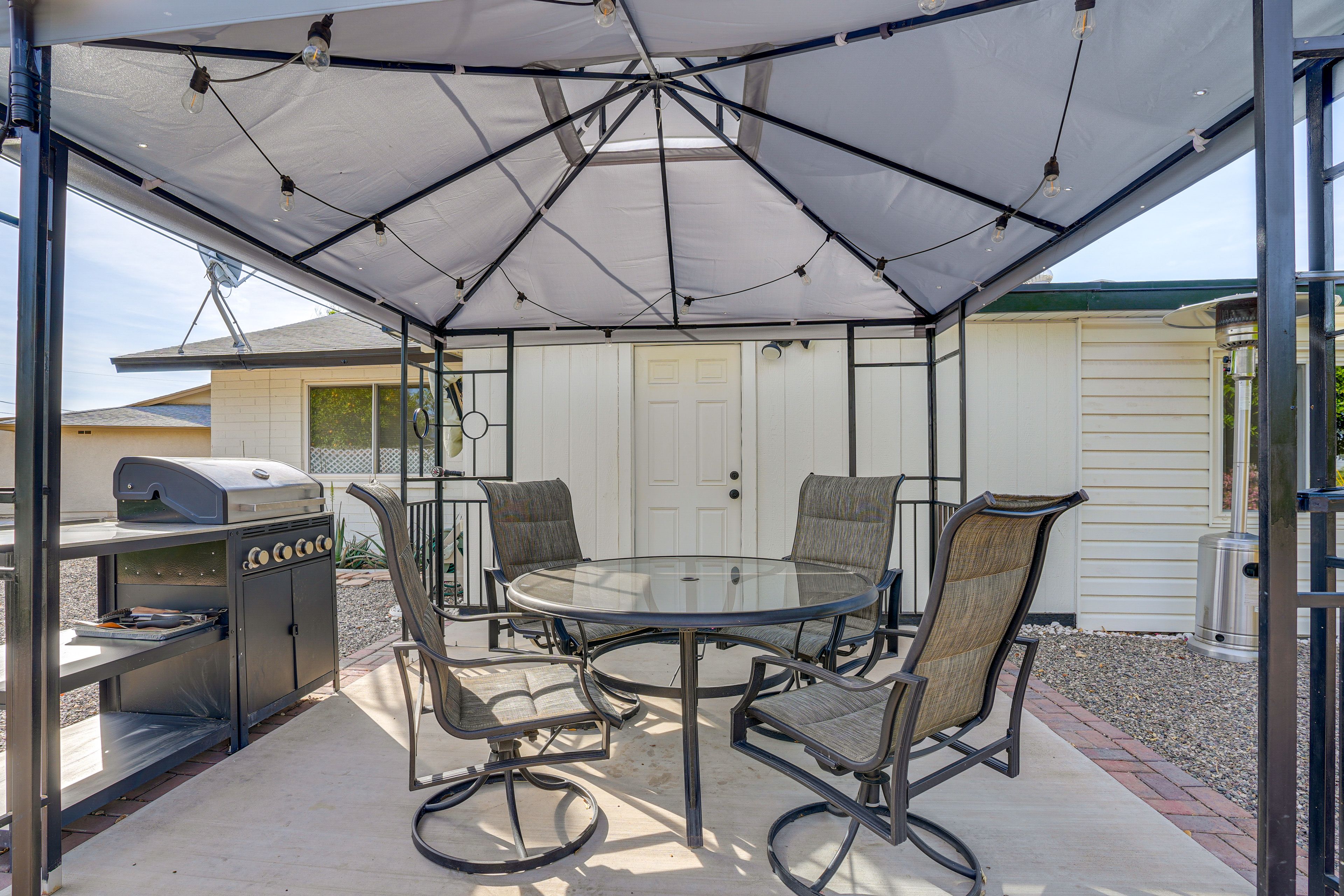 Covered Patio | Gas Grill