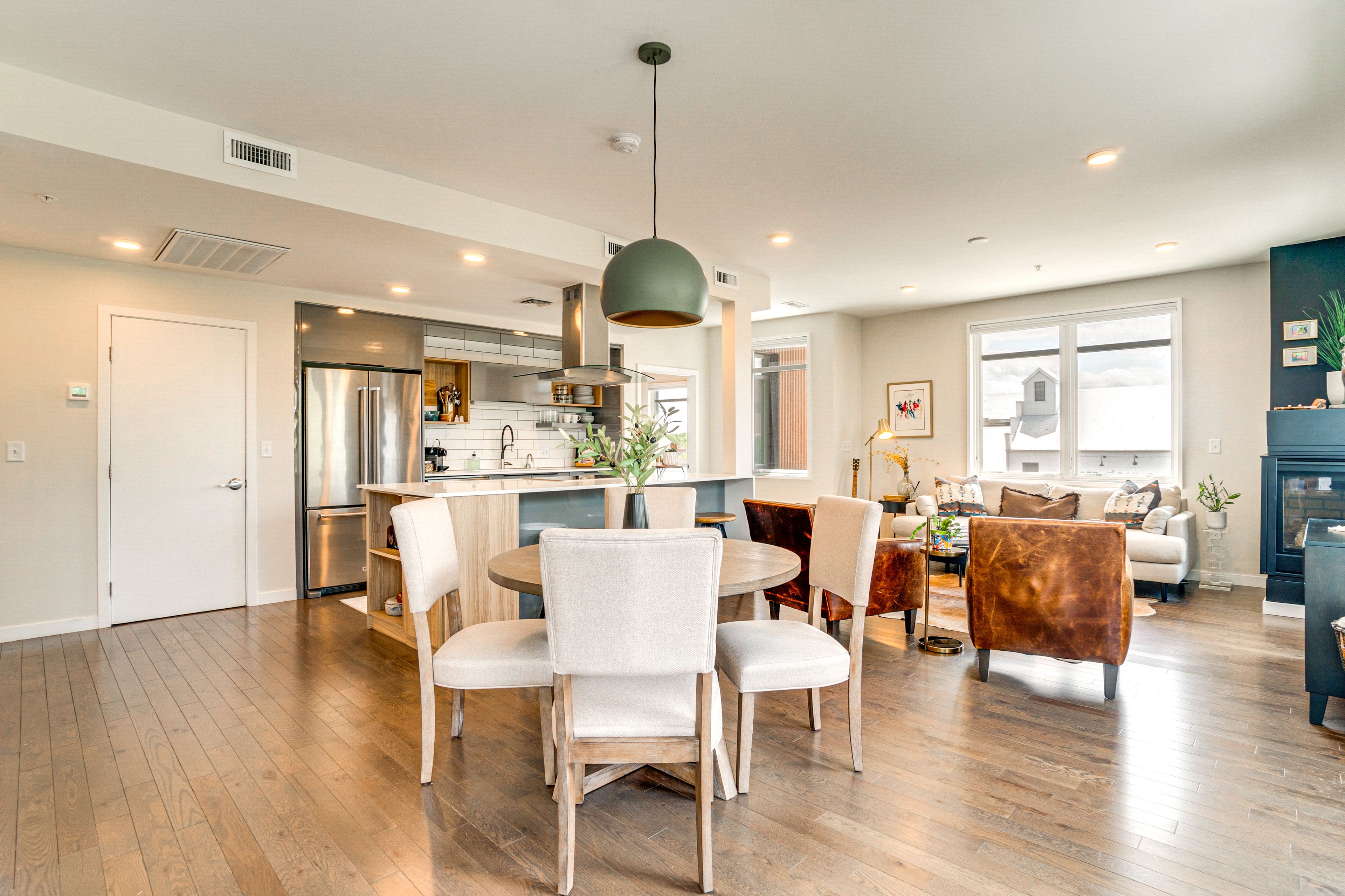 Dining Table | Dishware & Flatware