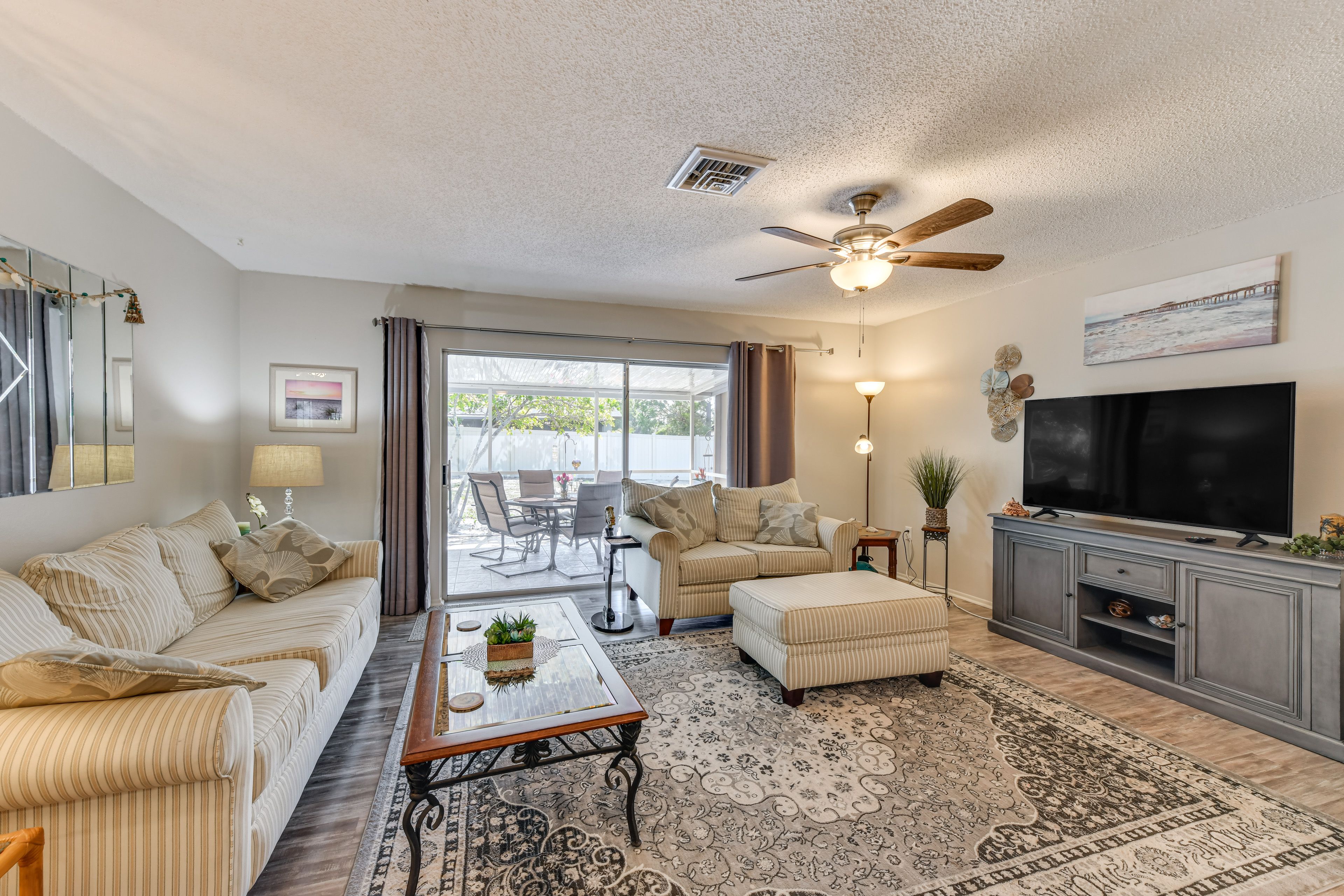 Living Area | Smart TV w/ Cable | Board Games