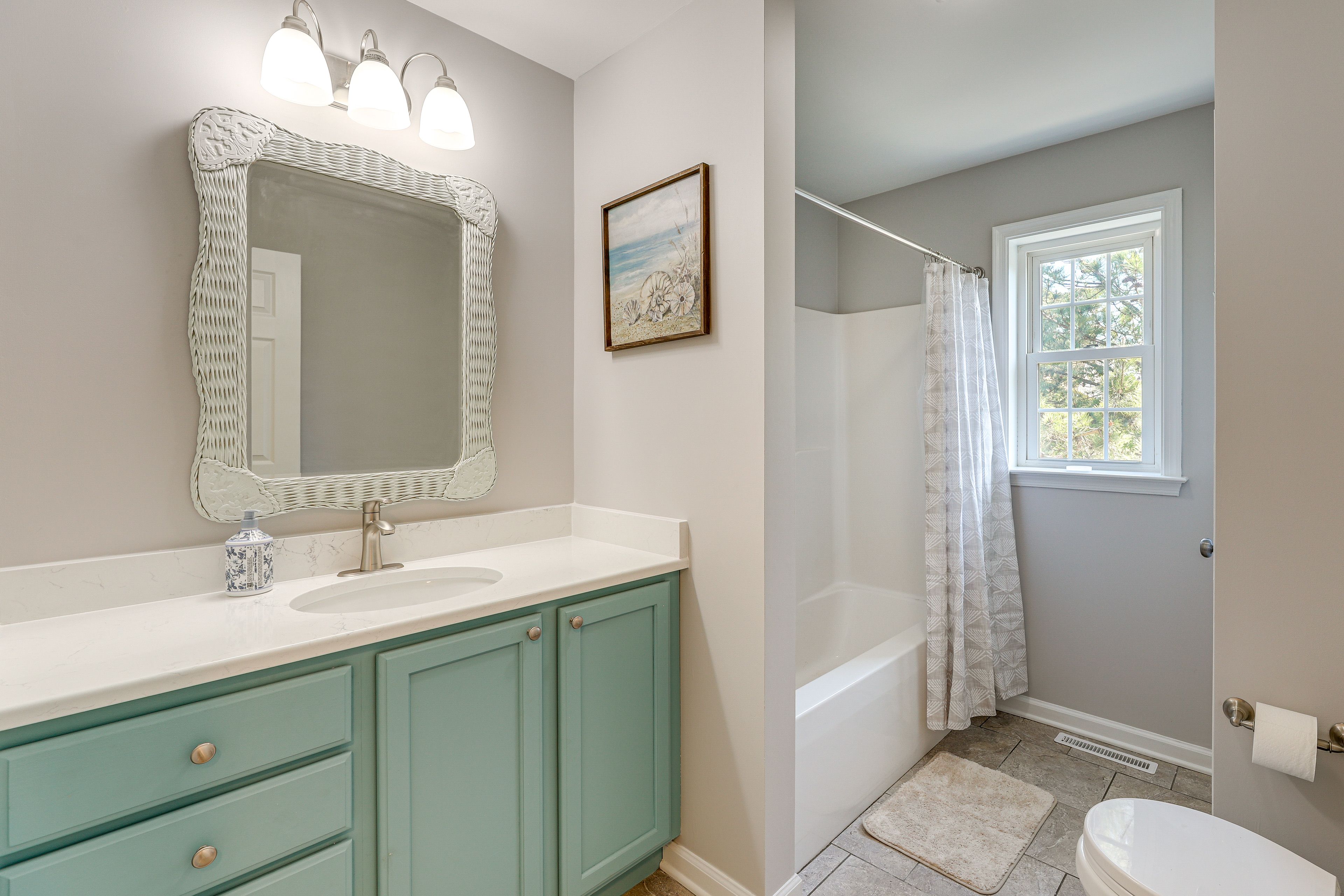 Full Bathroom | 2nd Floor