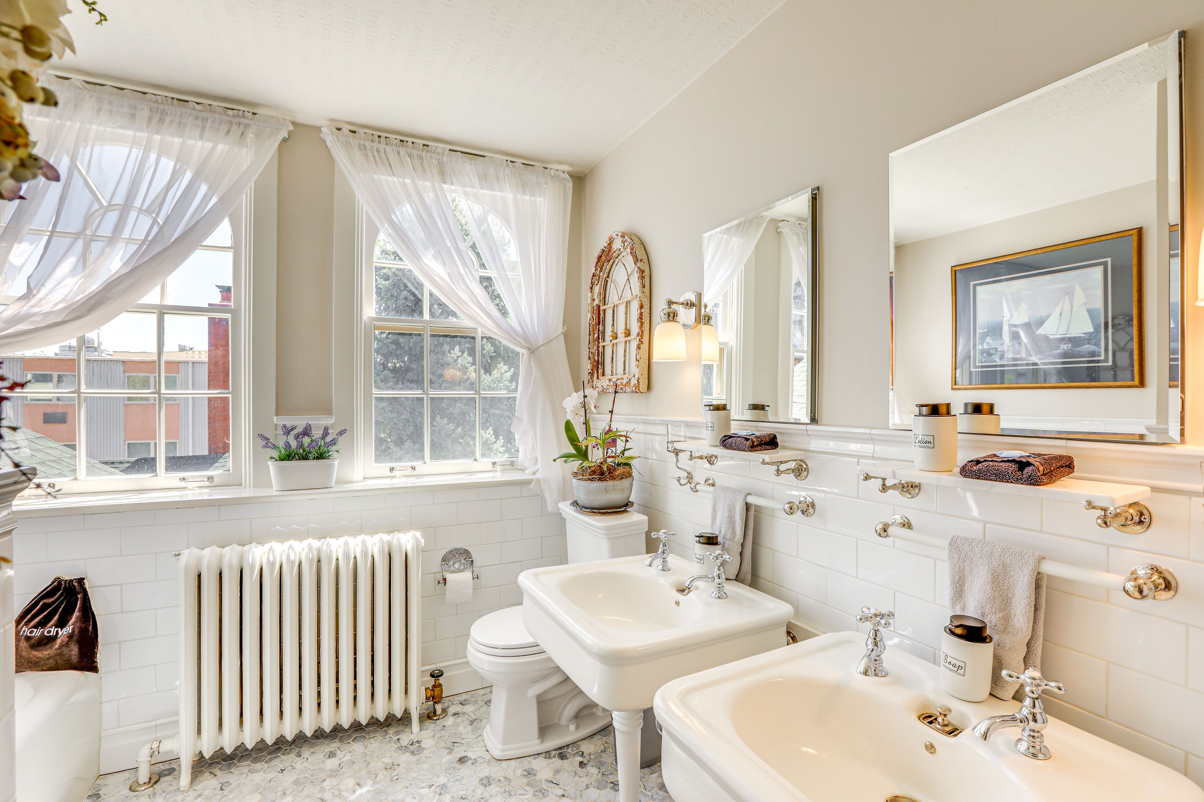 Bathroom | 2nd Floor