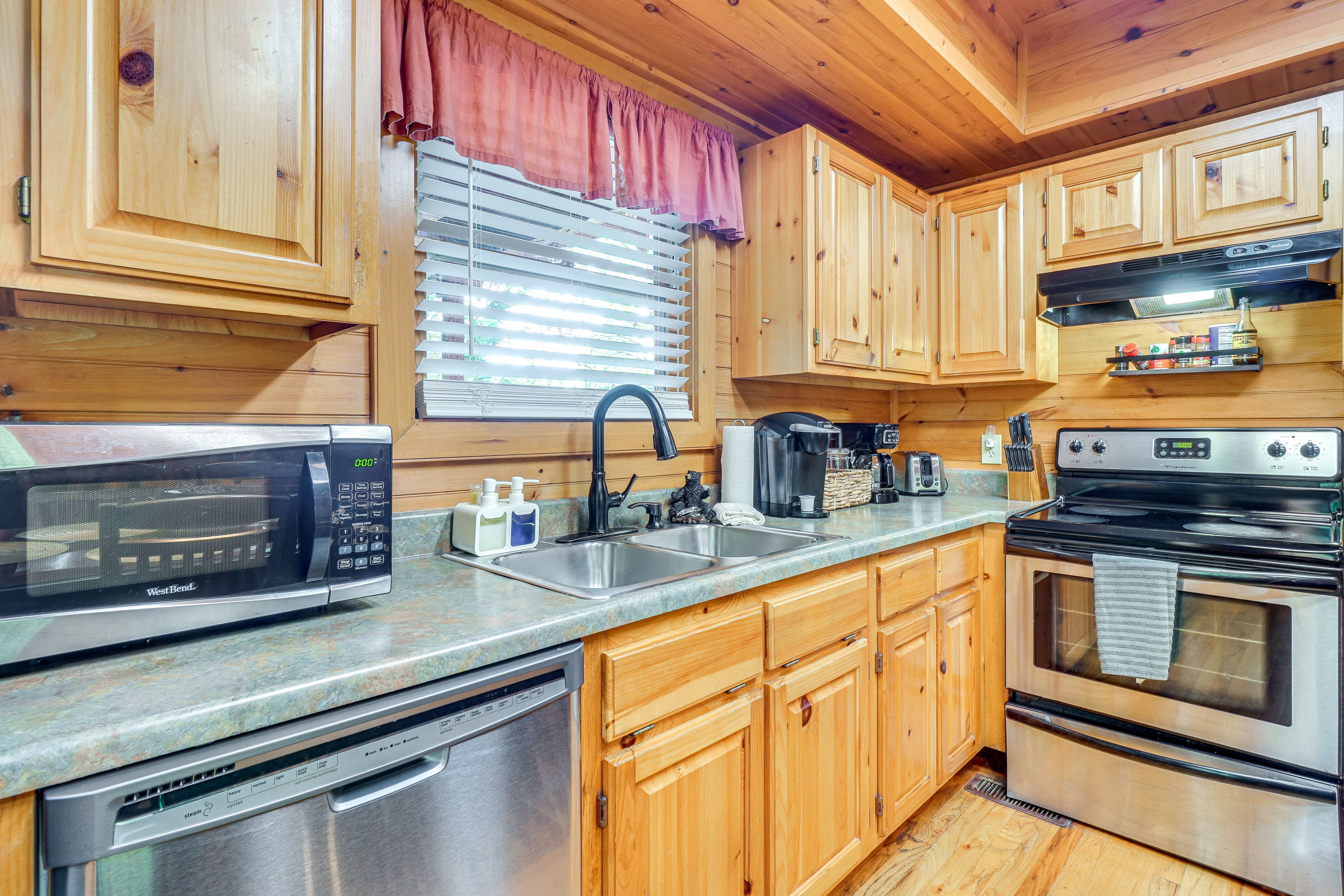 Kitchen | 1st Floor | Cooking Basics | Drip & Keurig Coffee Makers | Toaster