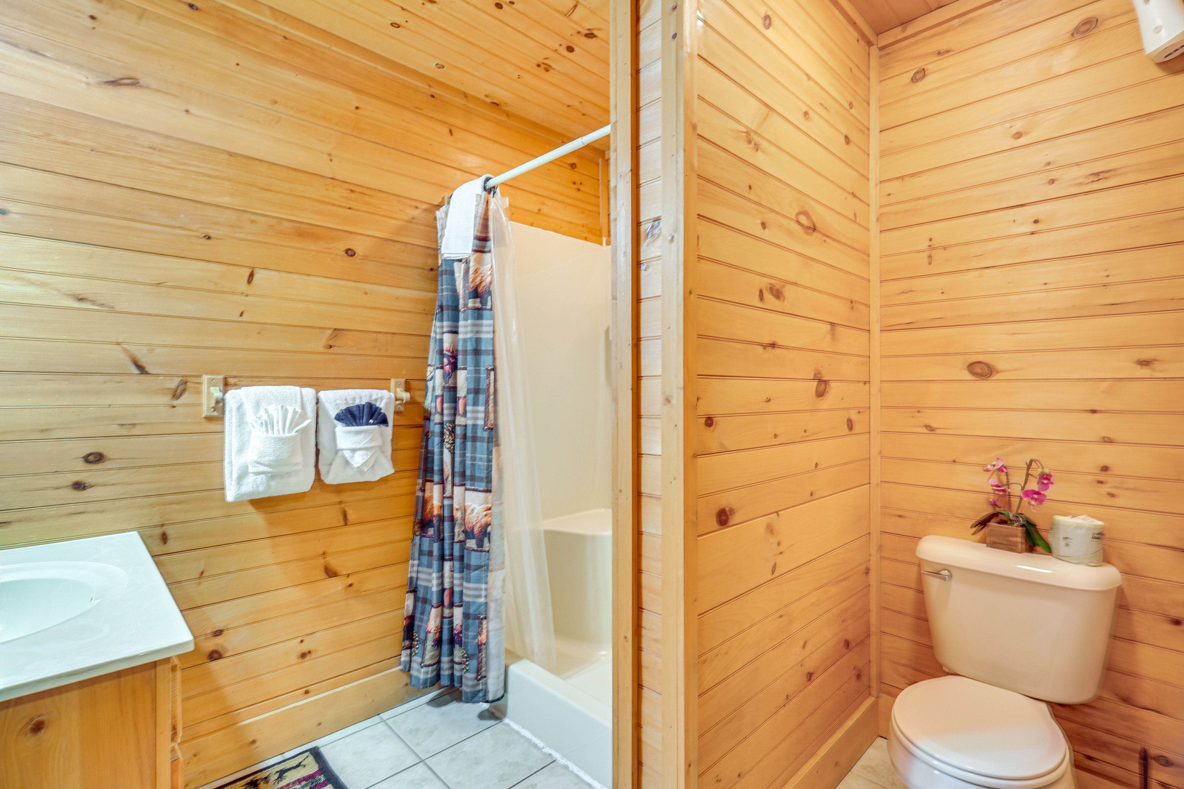 Full Bathroom | 2nd Floor
