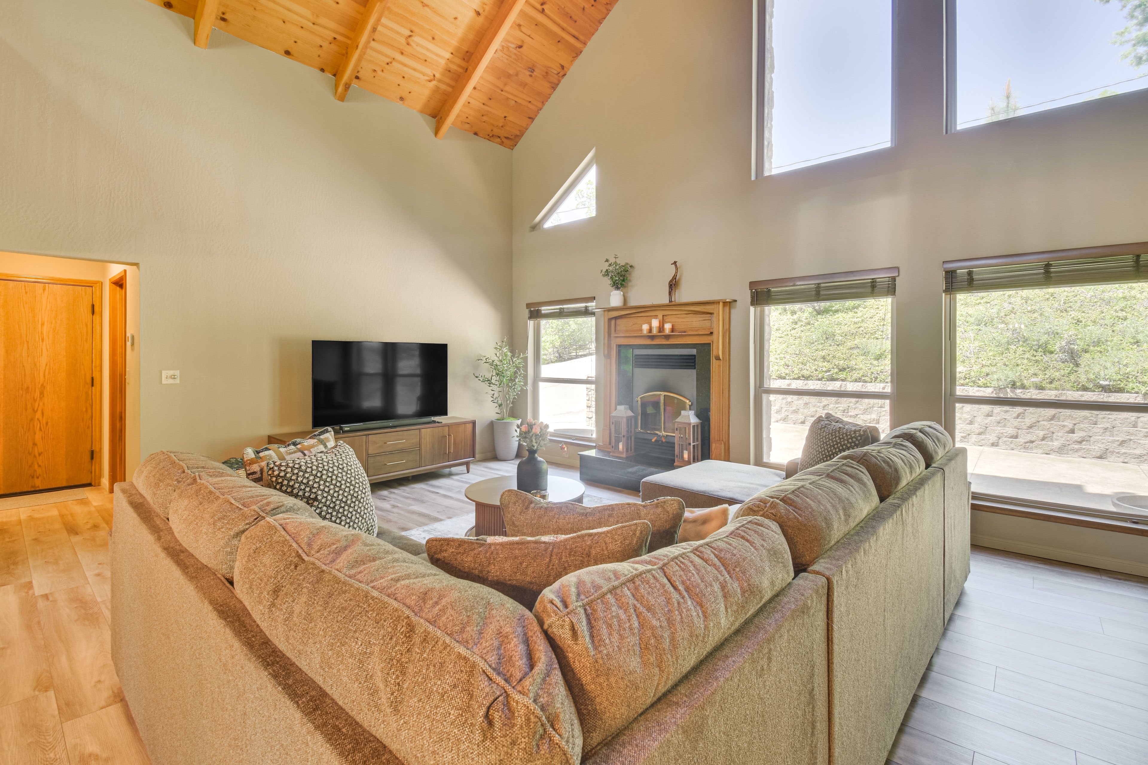 Living Area | Smart TV | Fireplace | Board Games | Main Floor