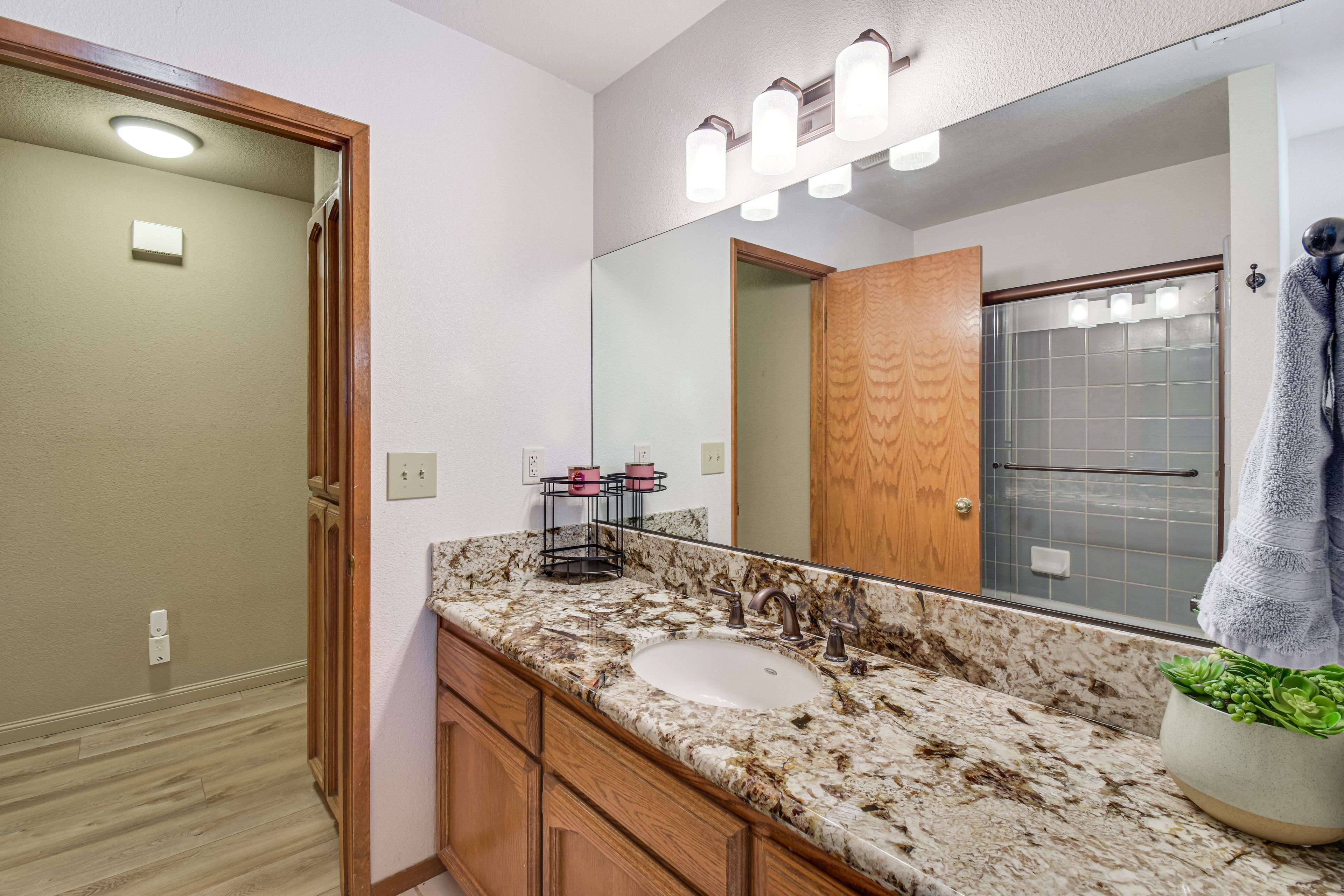 Full Bathroom | Main Floor