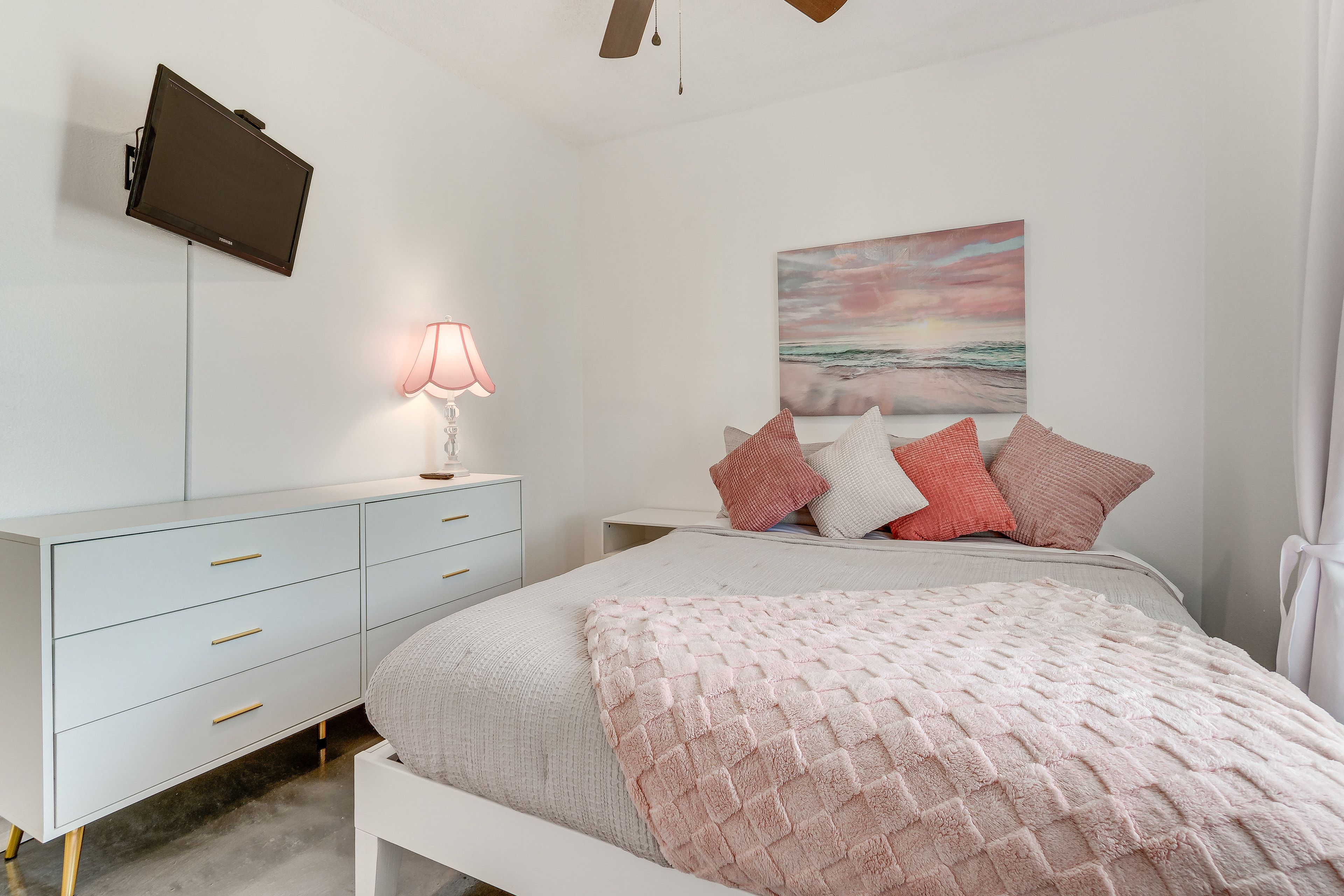 Bedroom 2 | Queen Bed | Smart TV