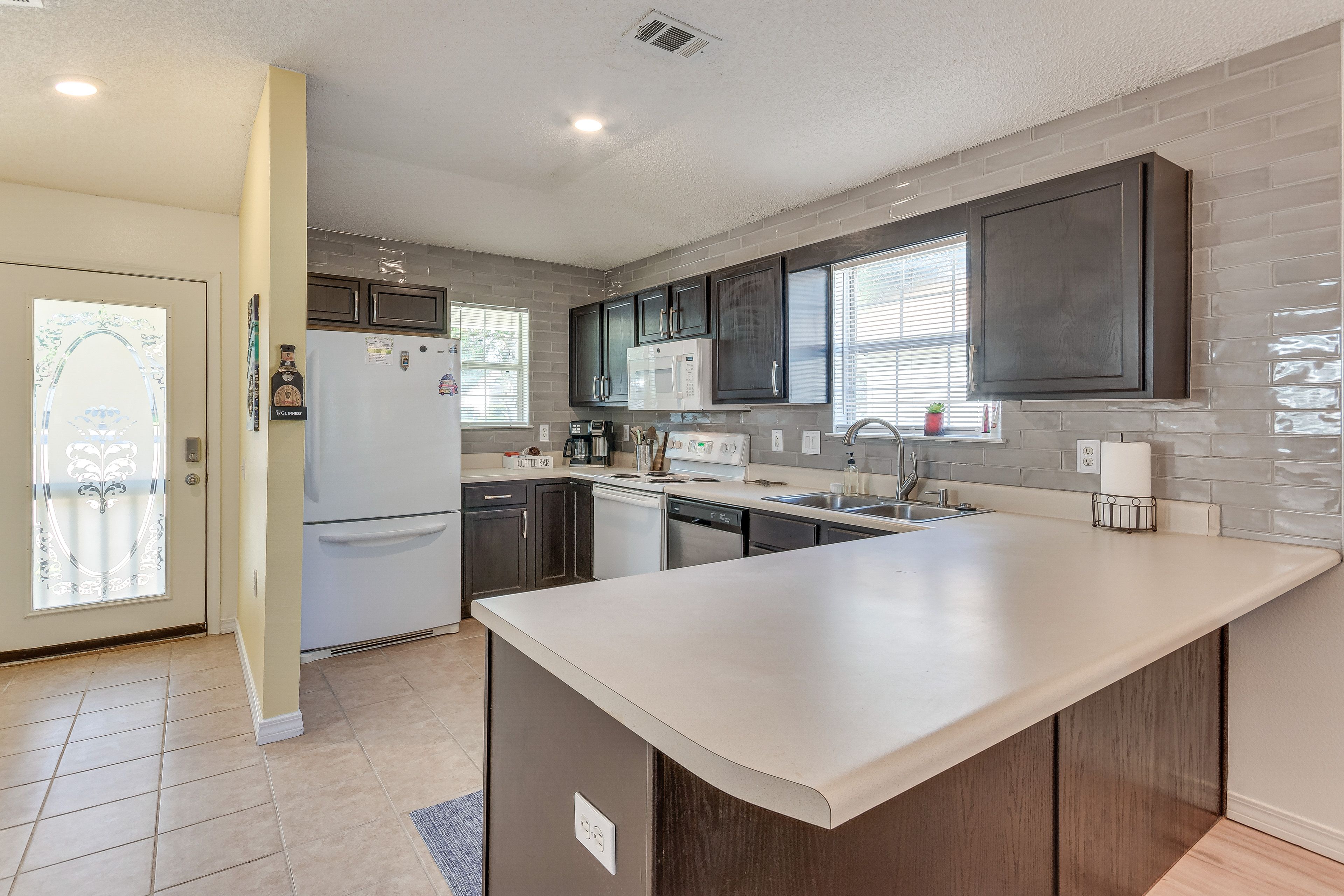 Kitchen | Combo Drip/Single-Serve Coffee Maker