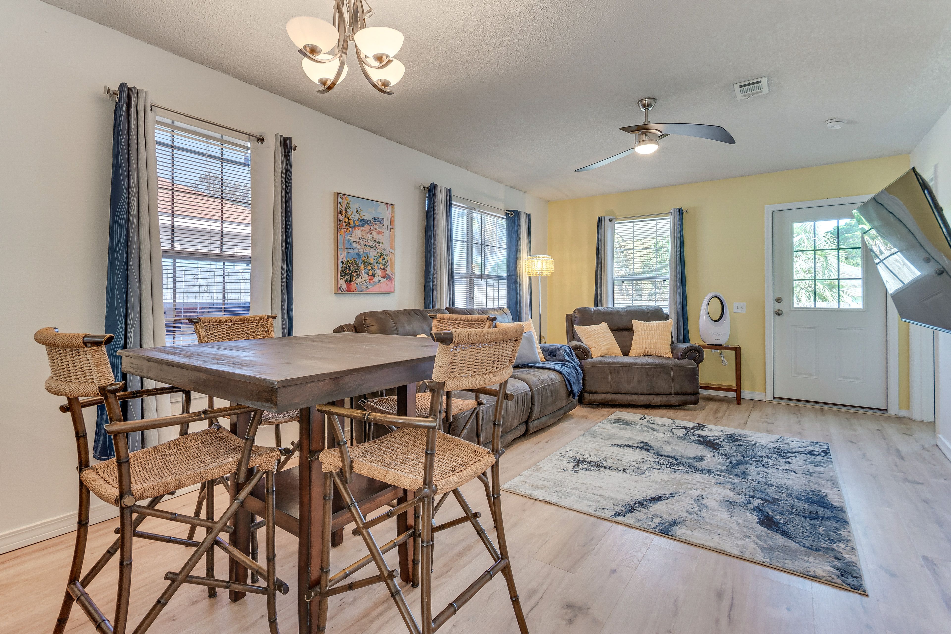 Gulf Breeze Vacation Rental | 3BR | 2BA | 1 Step to Enter | 1,060 Sq Ft