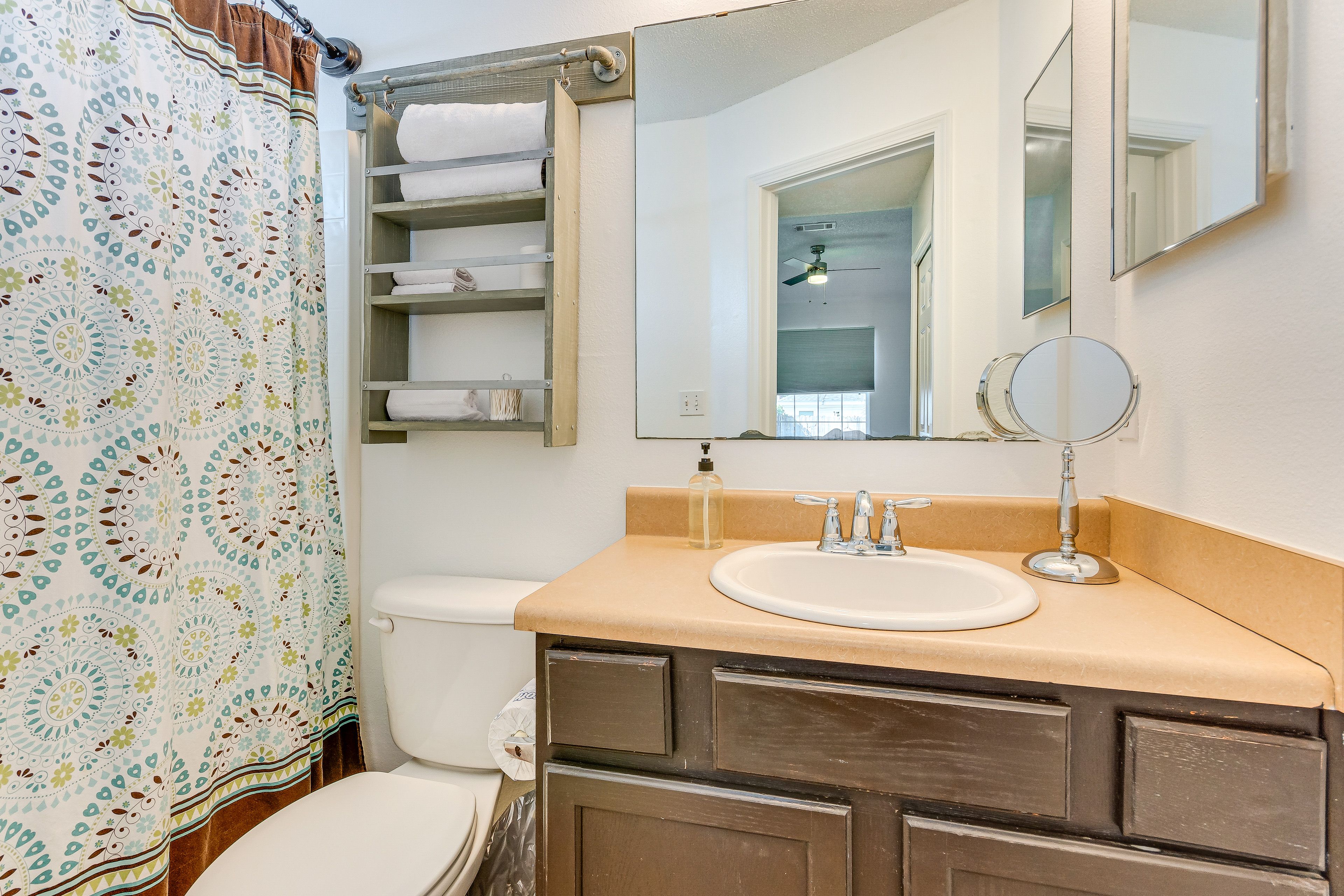 En-Suite Bathroom | Towels Provided