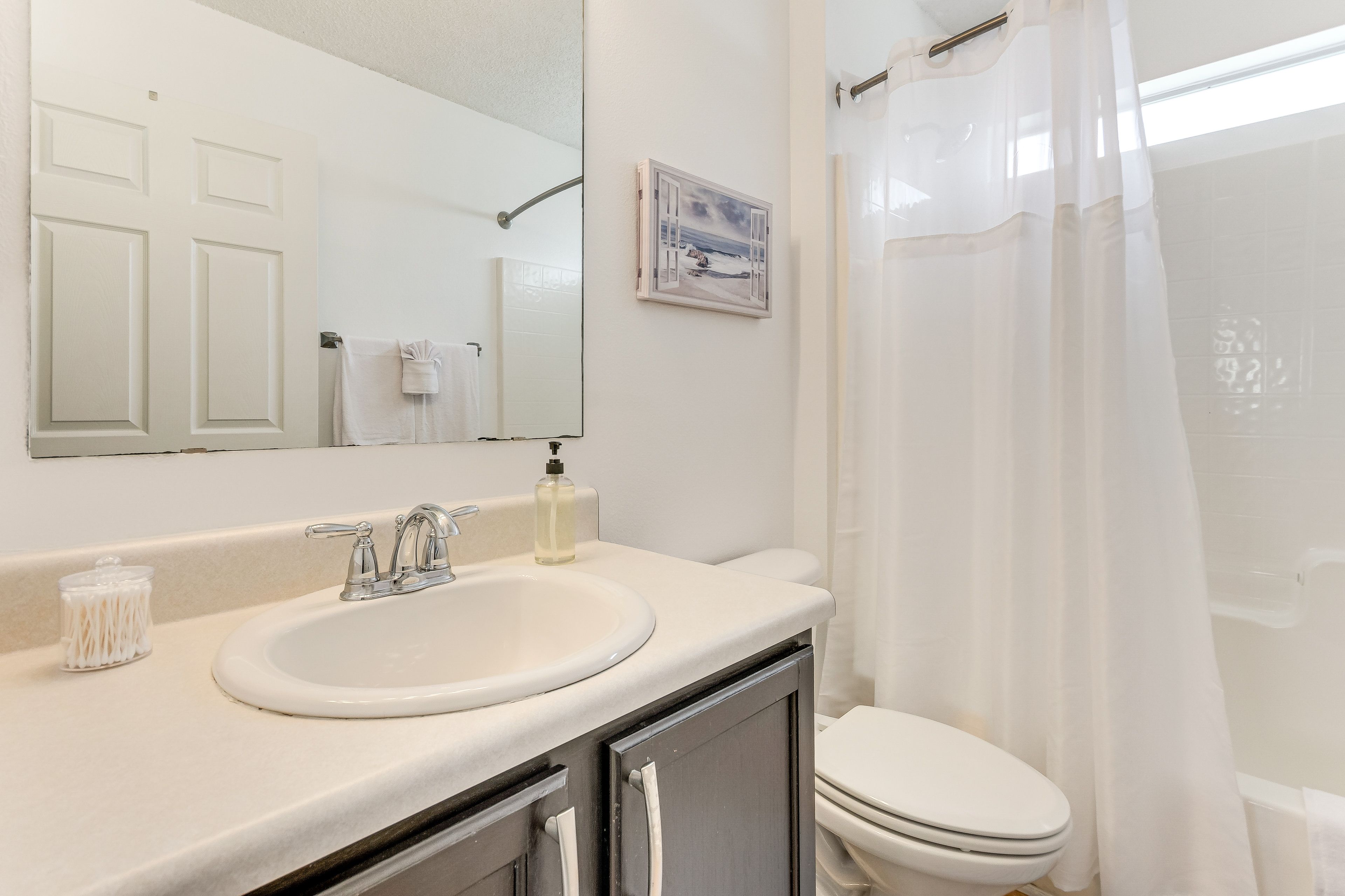 Full Bathroom | Complimentary Toiletries