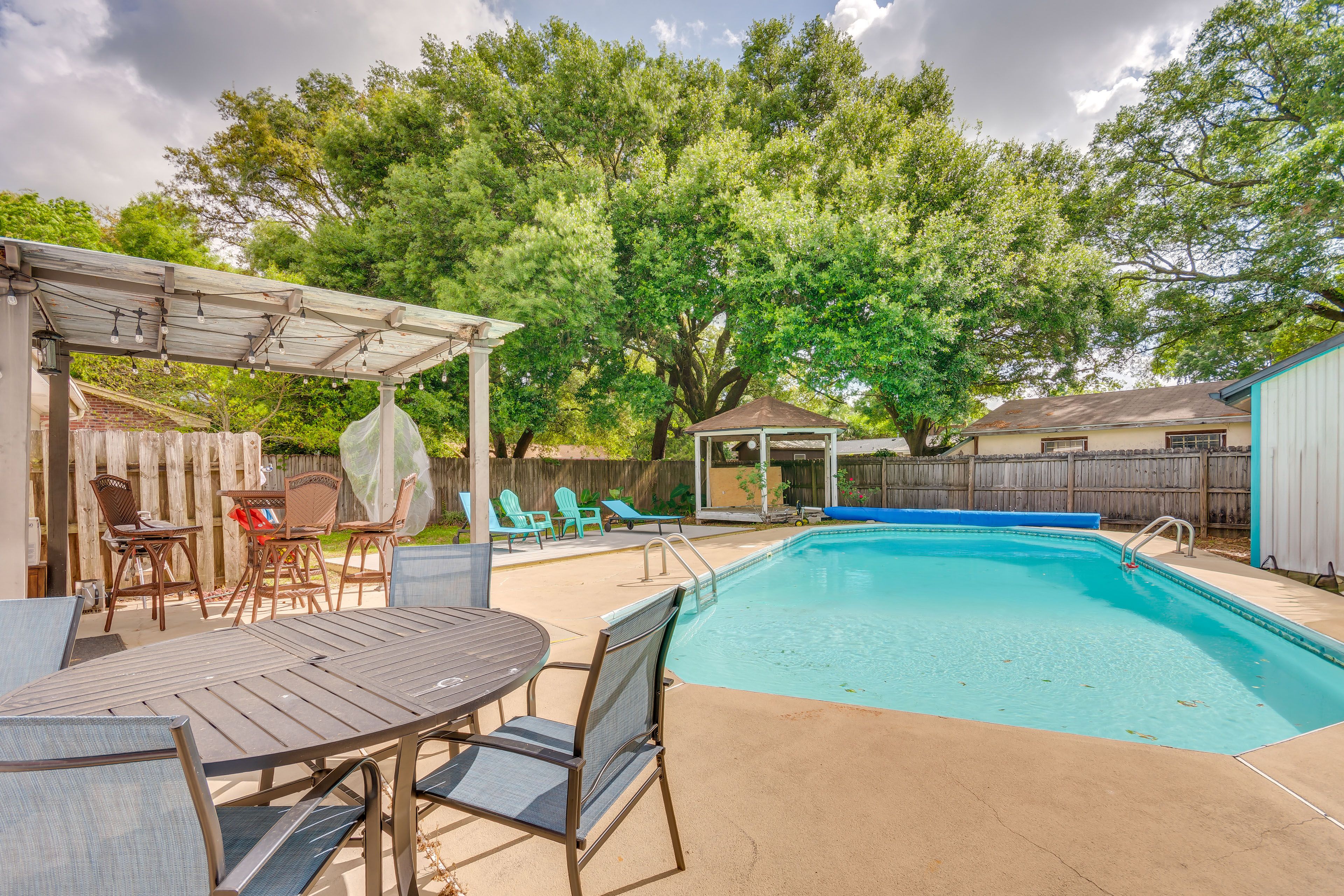 Pensacola Vacation Rental | 3BR | 2BA | 1,400 Sq Ft | 2 Steps Required
