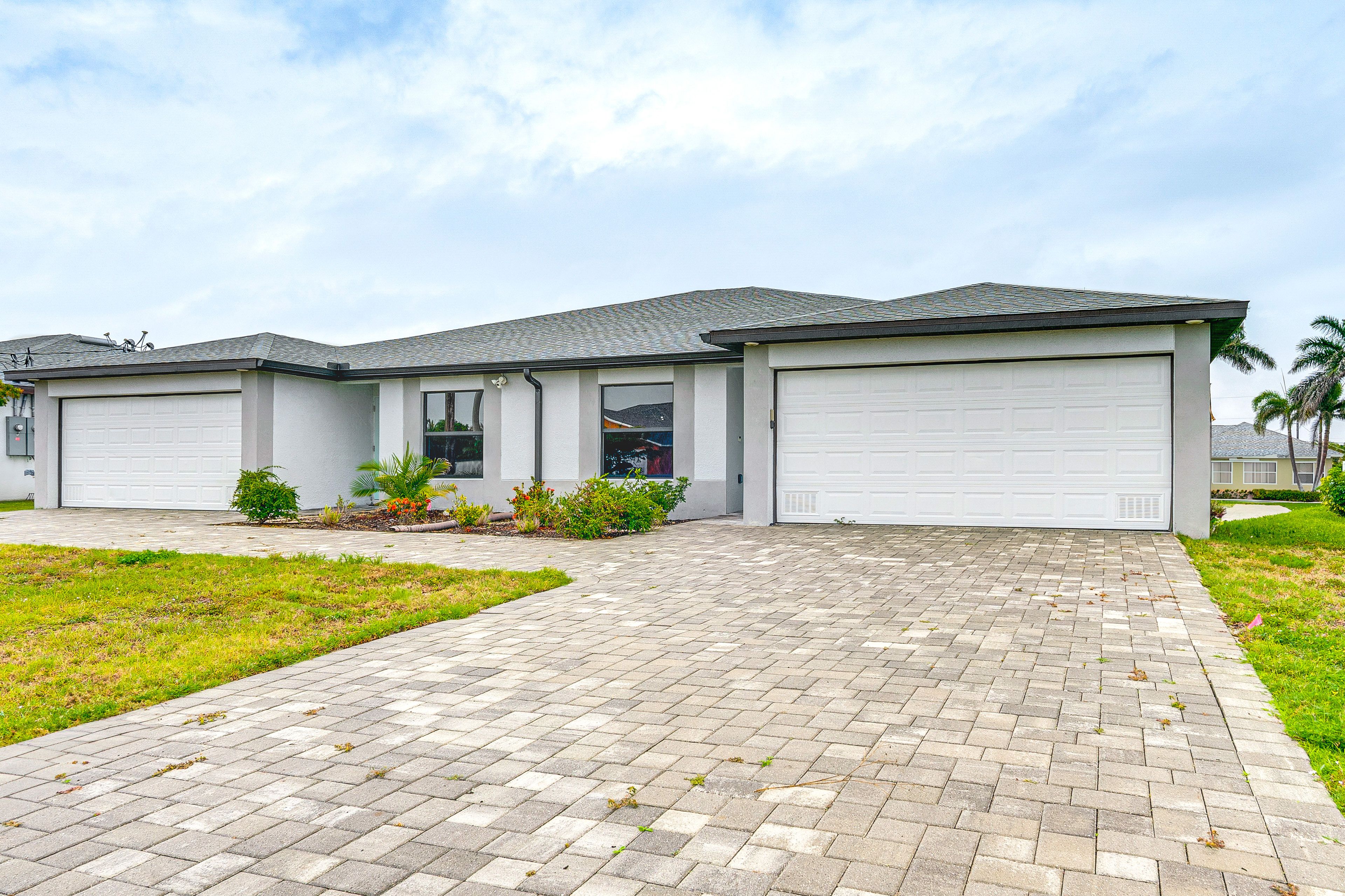 Exterior | Parking | Garage (2 Vehicles) | Driveway (4 Vehicles)
