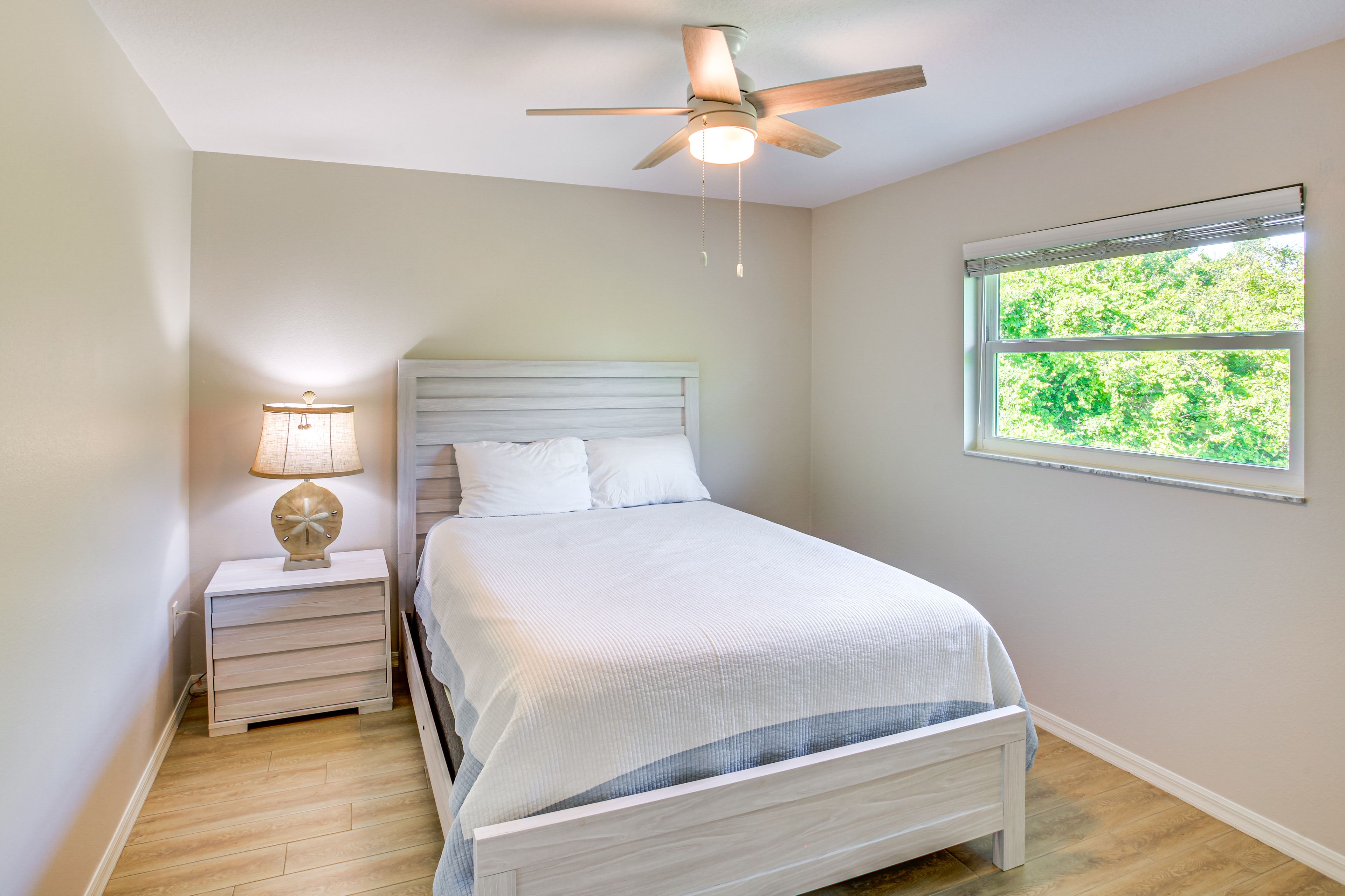 Bedroom 2 | Queen Bed