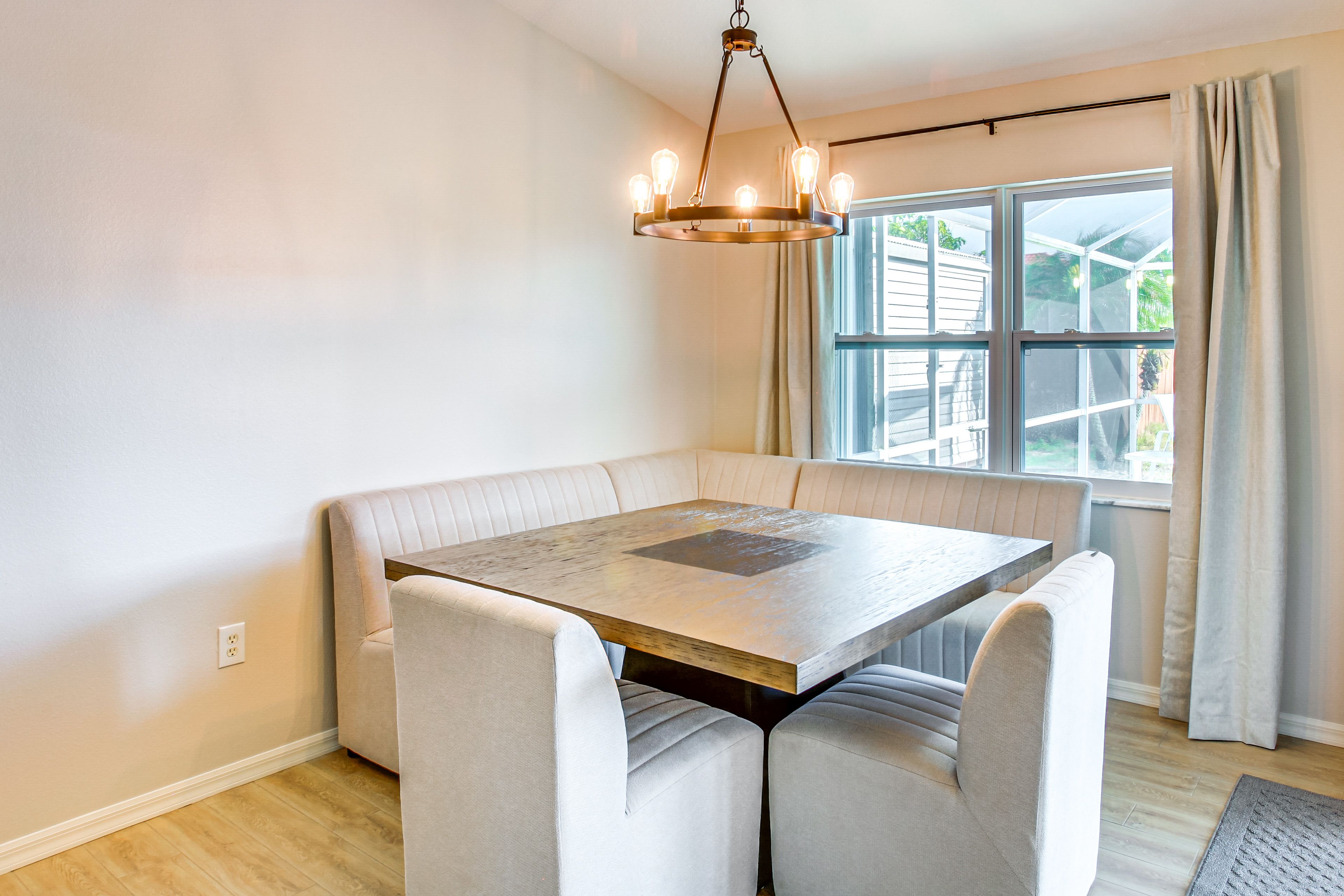 Dining Area | Dishware & Flatware | Central A/C & Heat