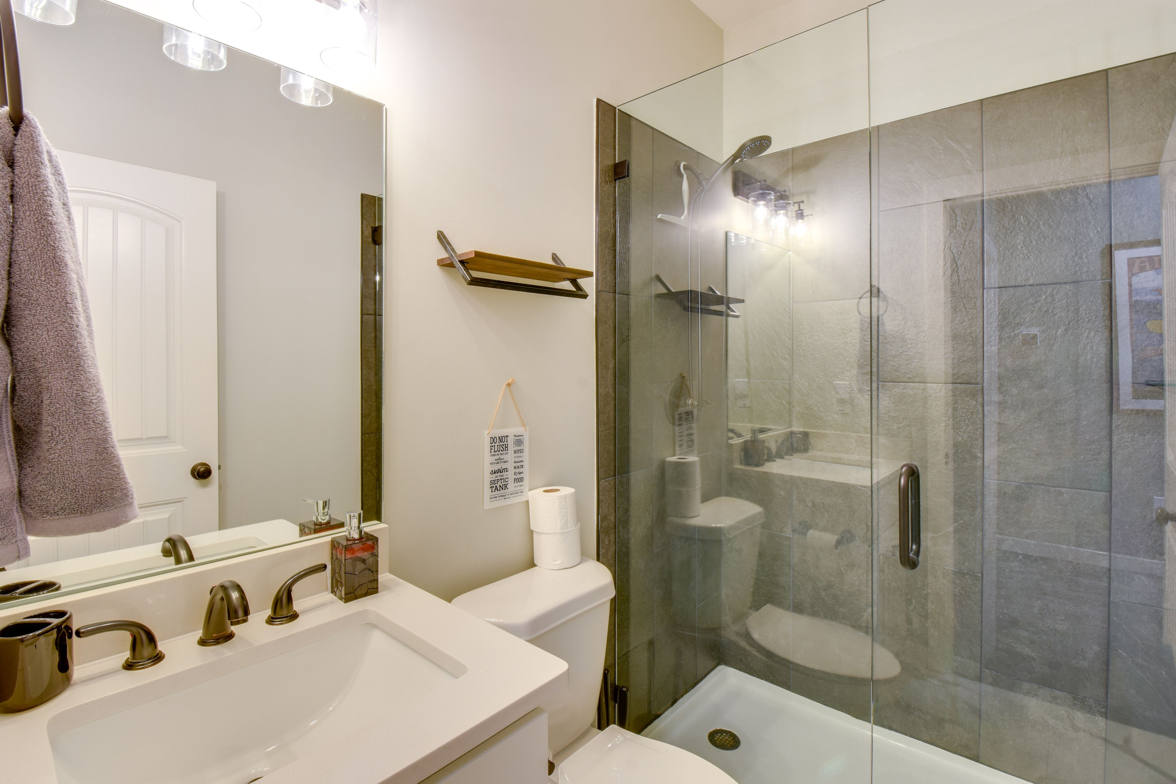 Full Bathroom | 1st Floor