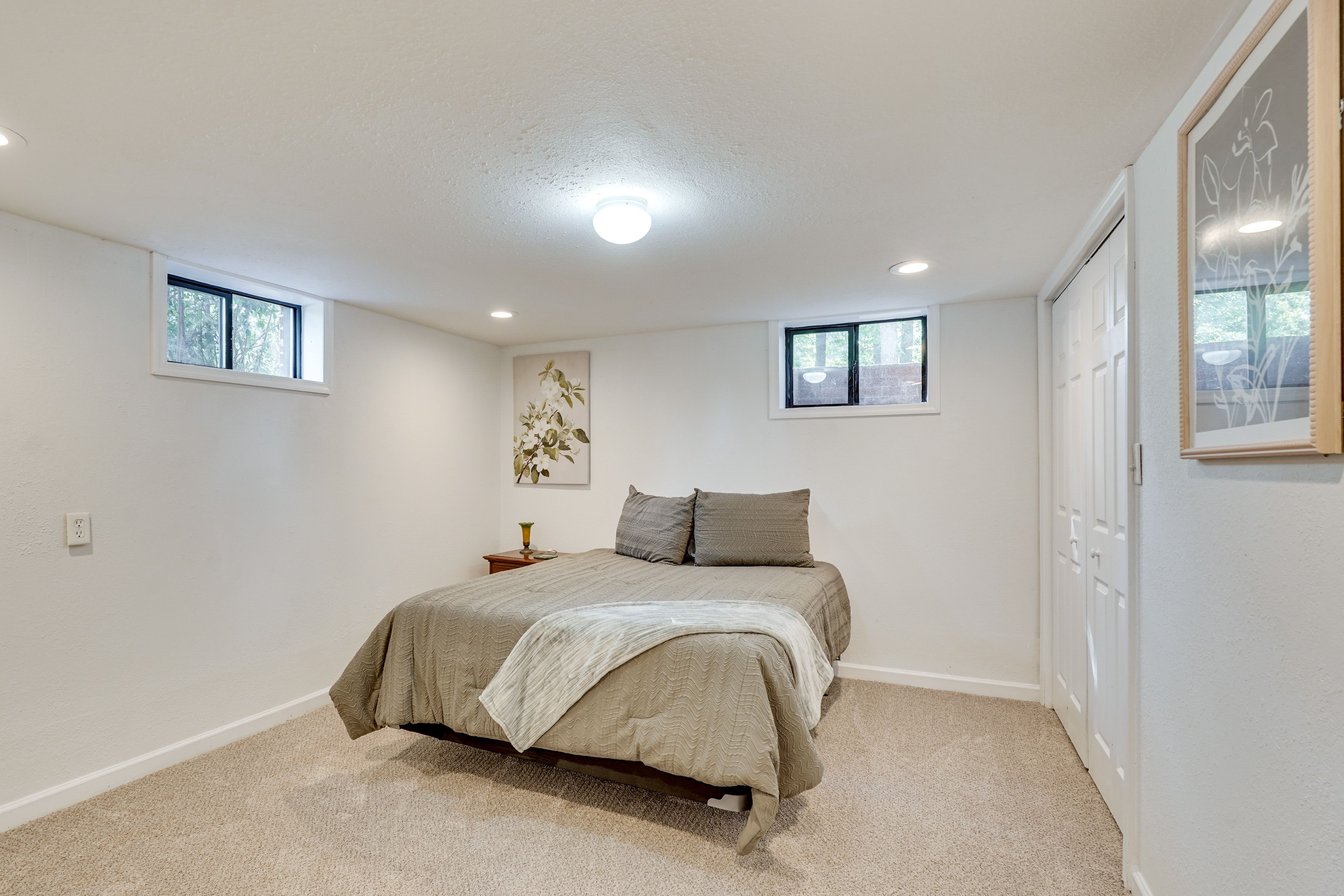 Bedroom 5 | Basement | Queen Bed