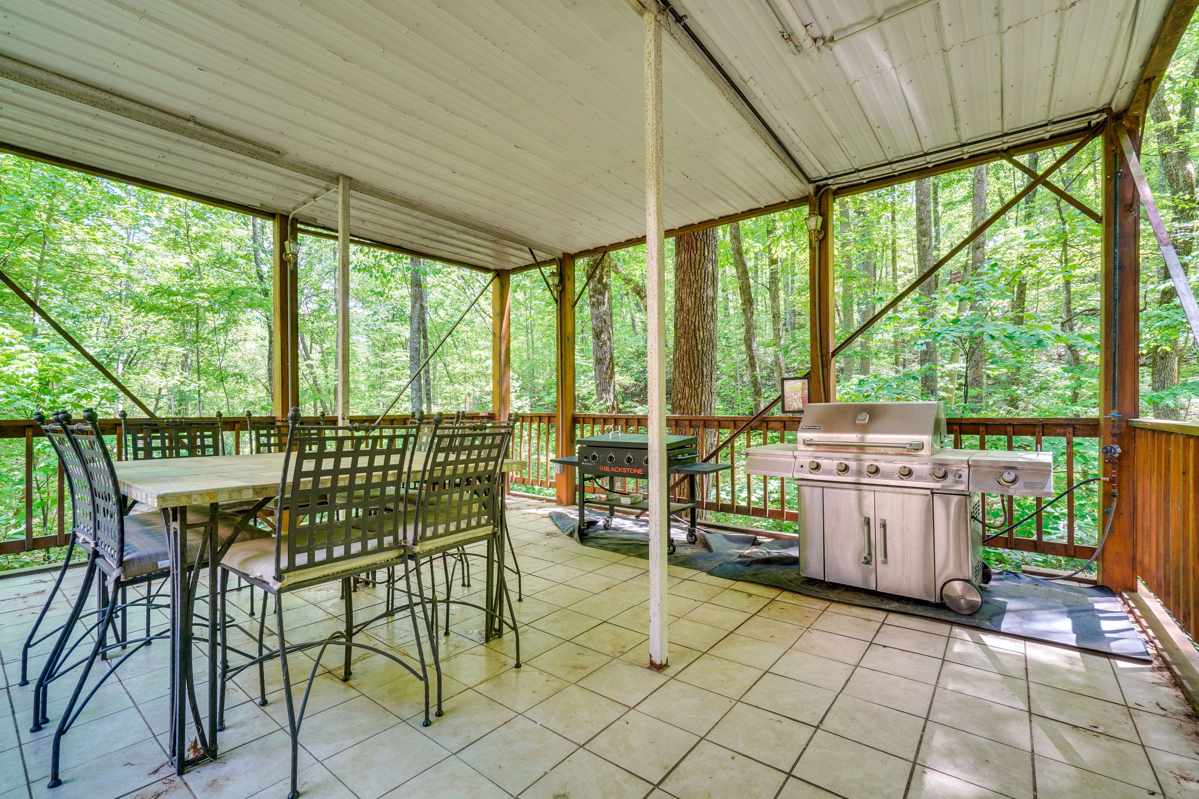 Covered Patio | Gas Grill | Blackstone Griddle | Outdoor Dining Area