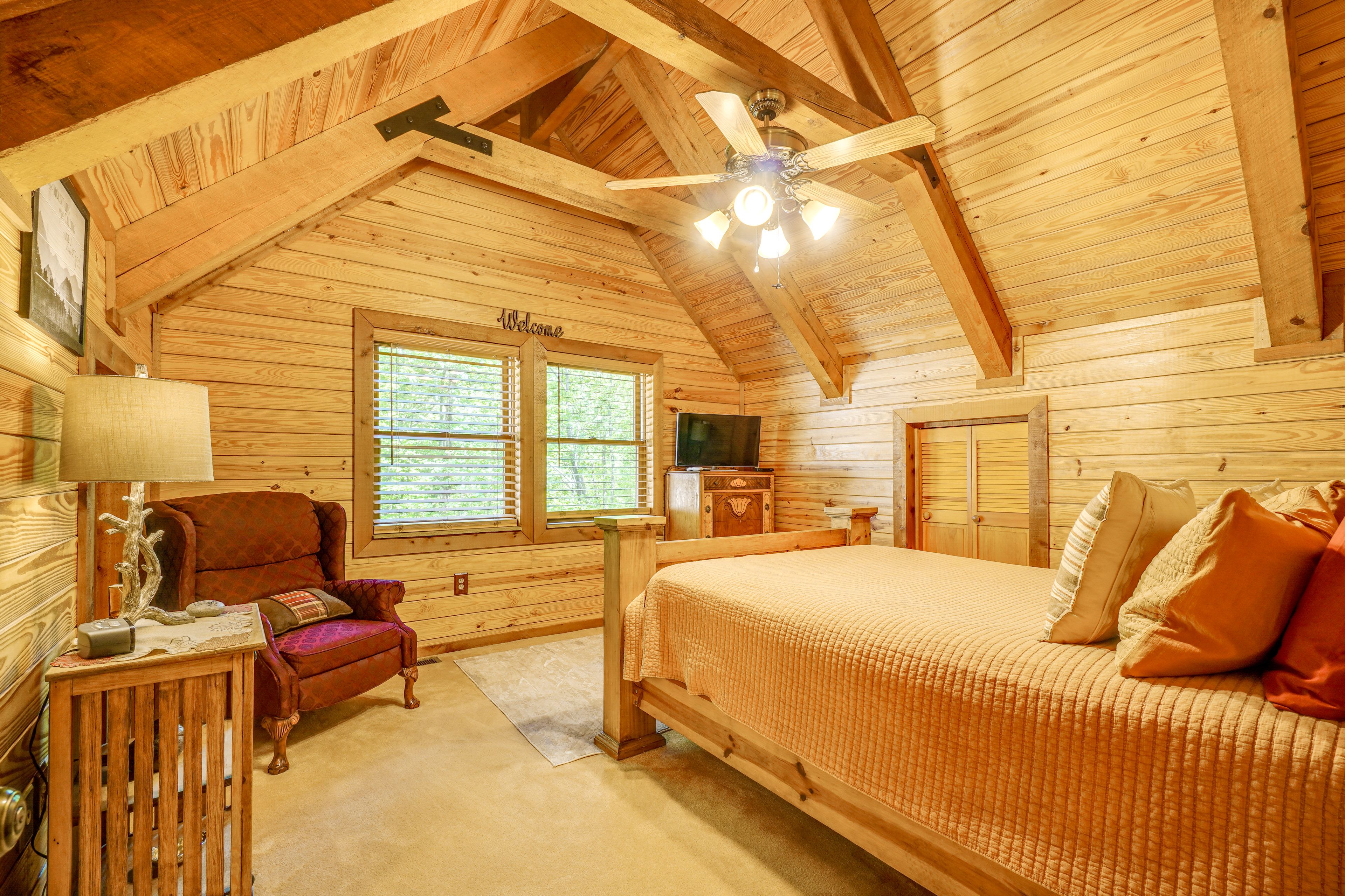 Bedroom 2 | 2nd Floor | Queen Bed | En-Suite Bathroom