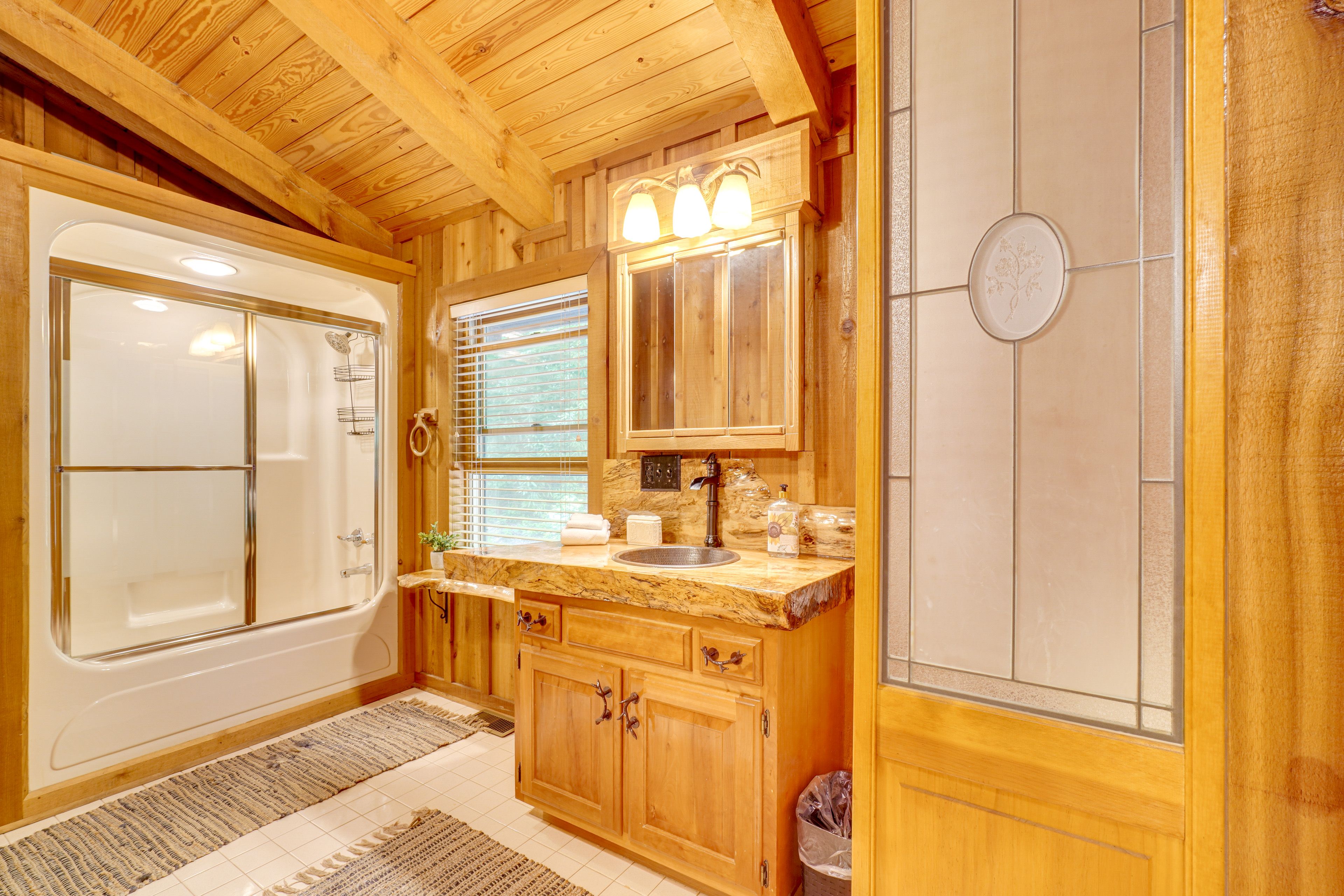 Full Bathroom | 2nd Floor