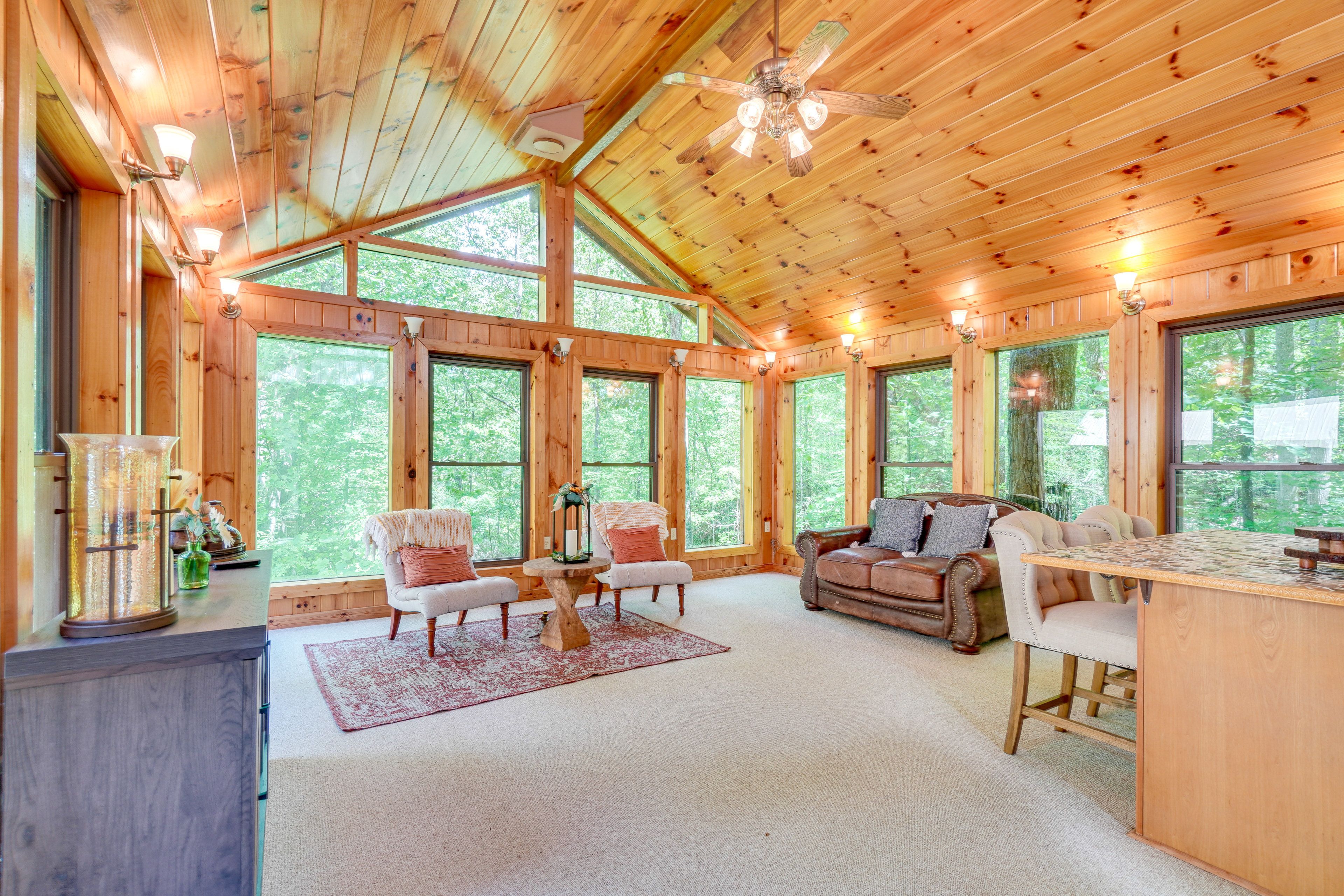 Detached Sunroom | Electric Fireplace | Free WiFi