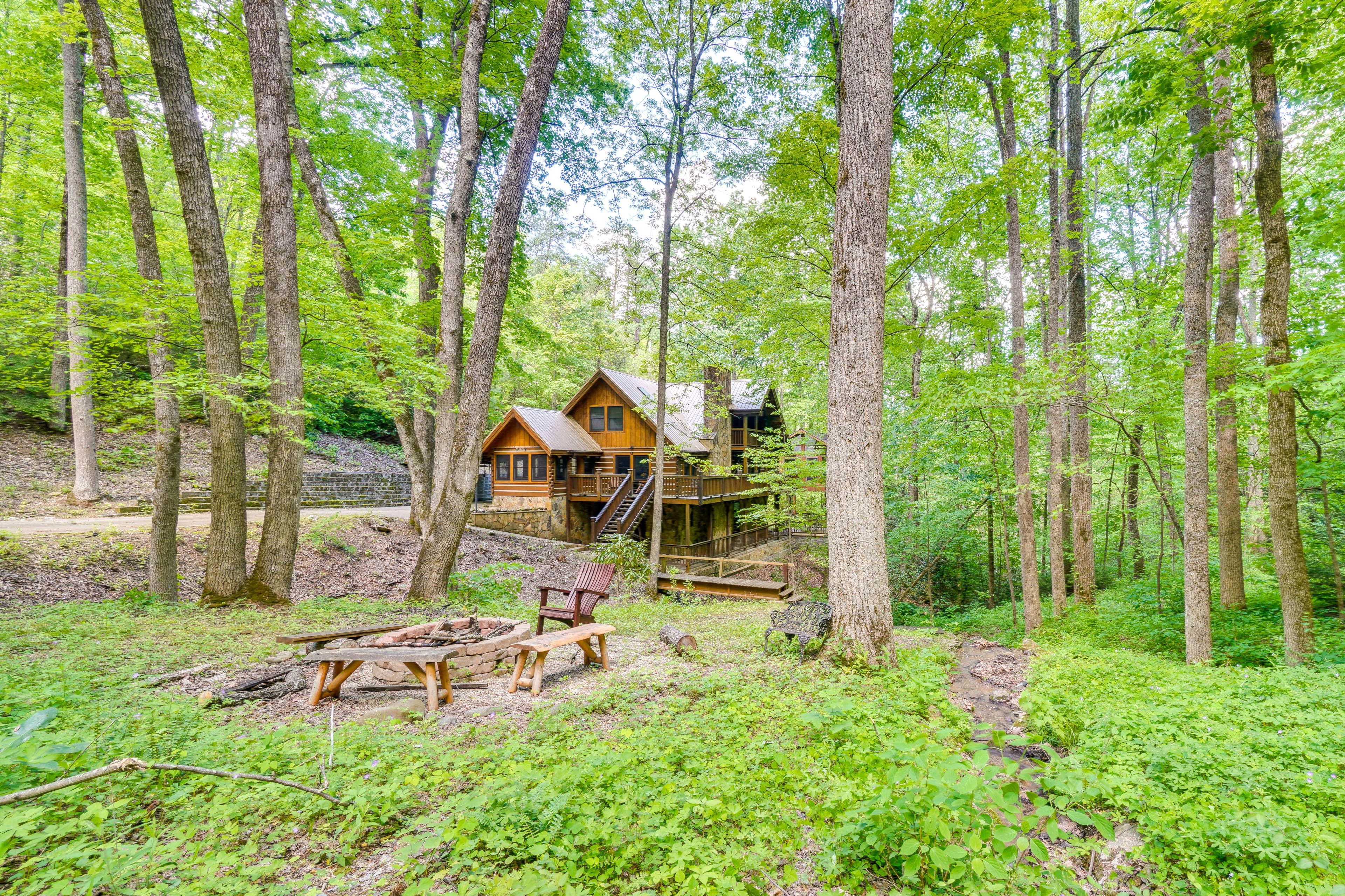 Sevierville Vacation Rental | 3BR | 3BA | 3,370 Sq Ft | 3 Steps to Enter