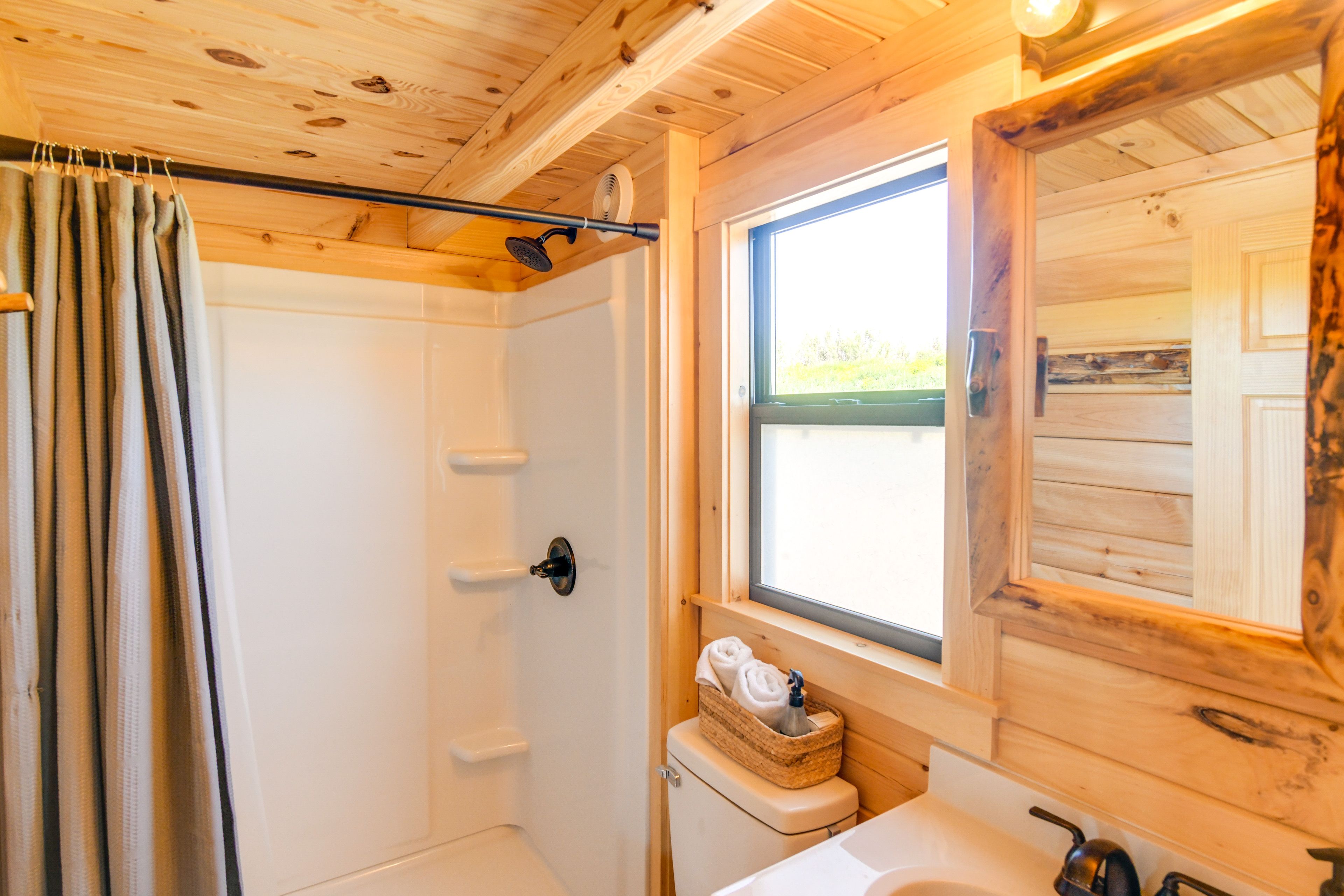 Bathroom | Towels Provided | Main Floor