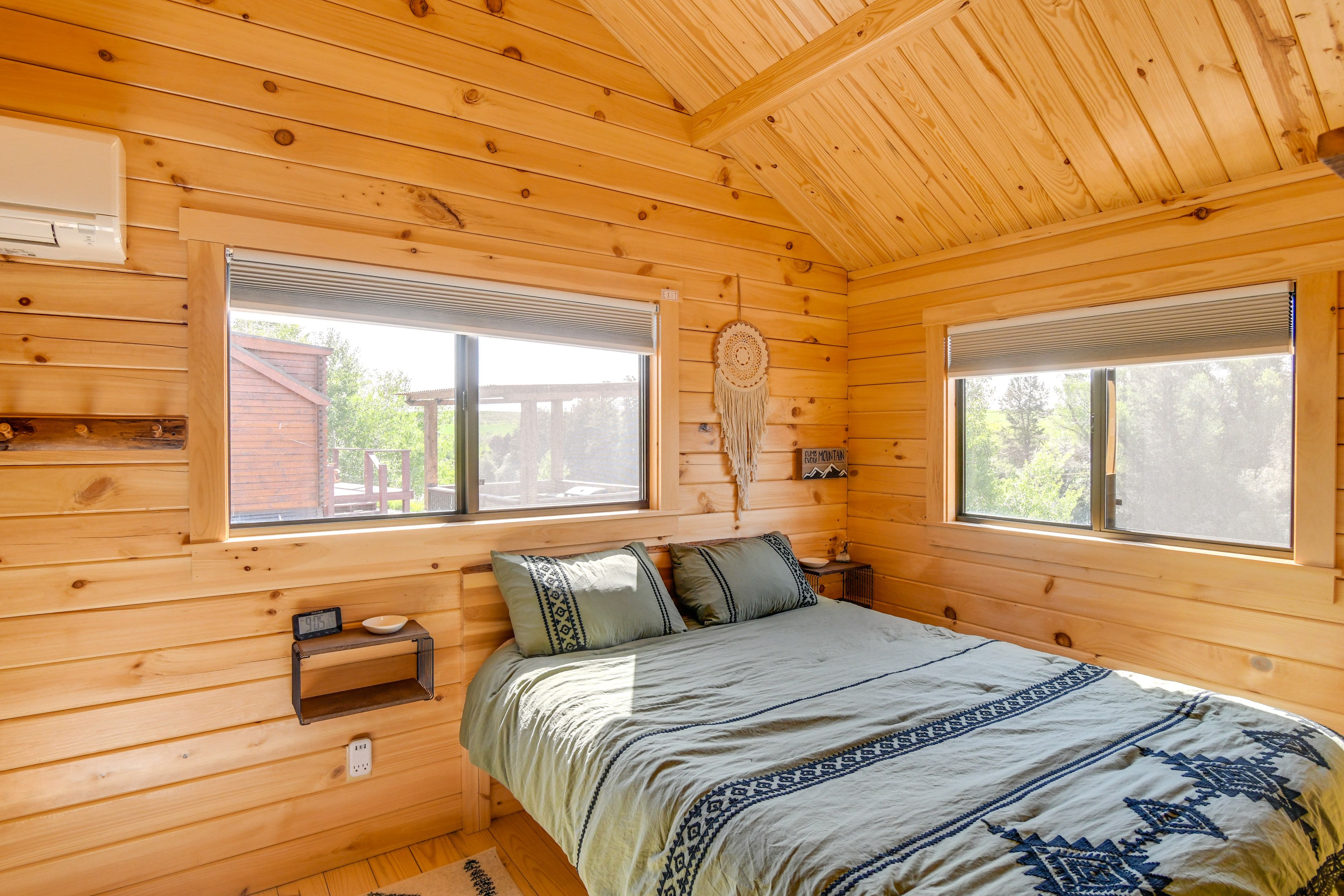 Bedroom 1 | Queen Bed | Linens Provided | Main Floor