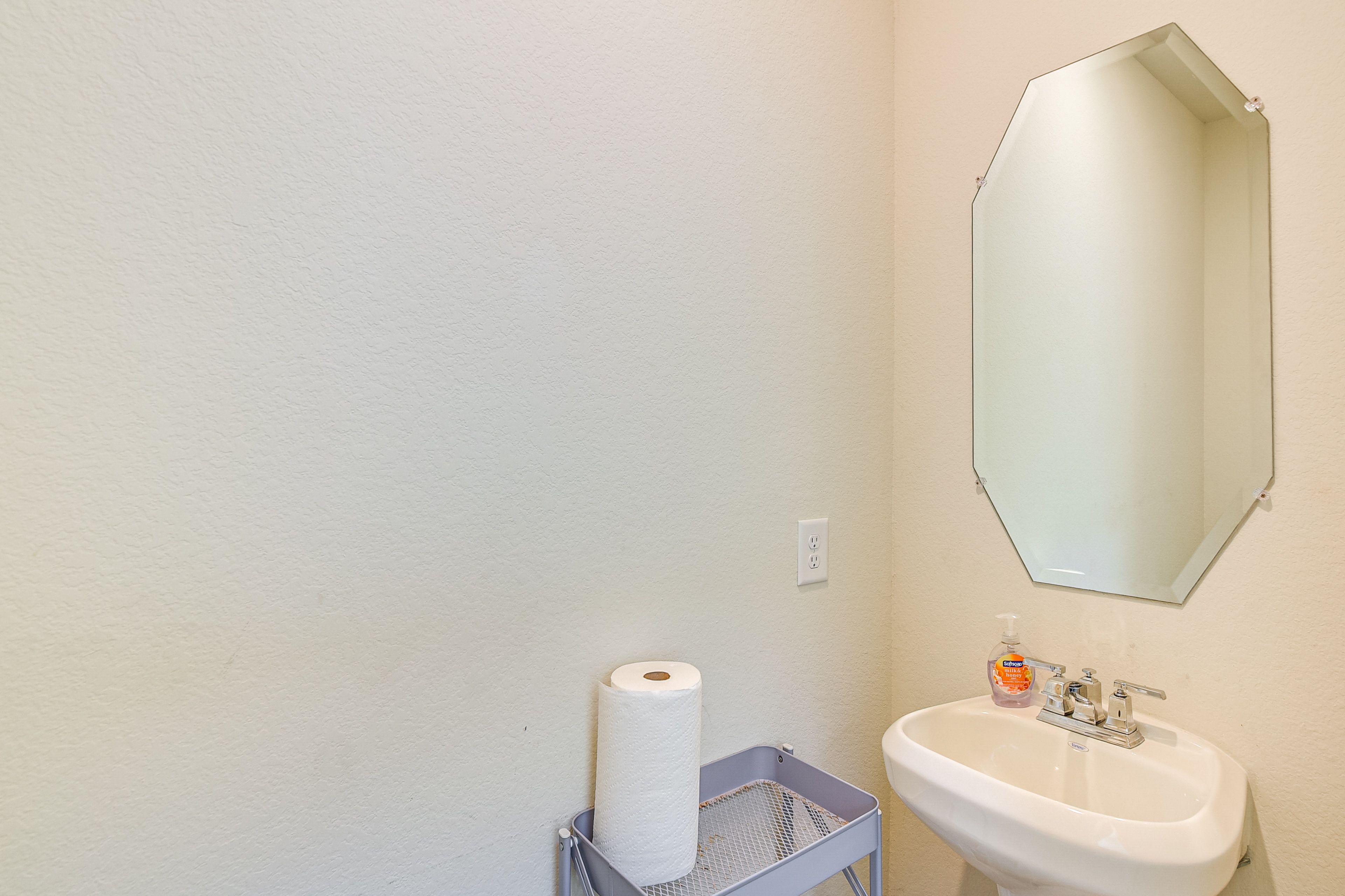 Half Bathroom | 1st Floor
