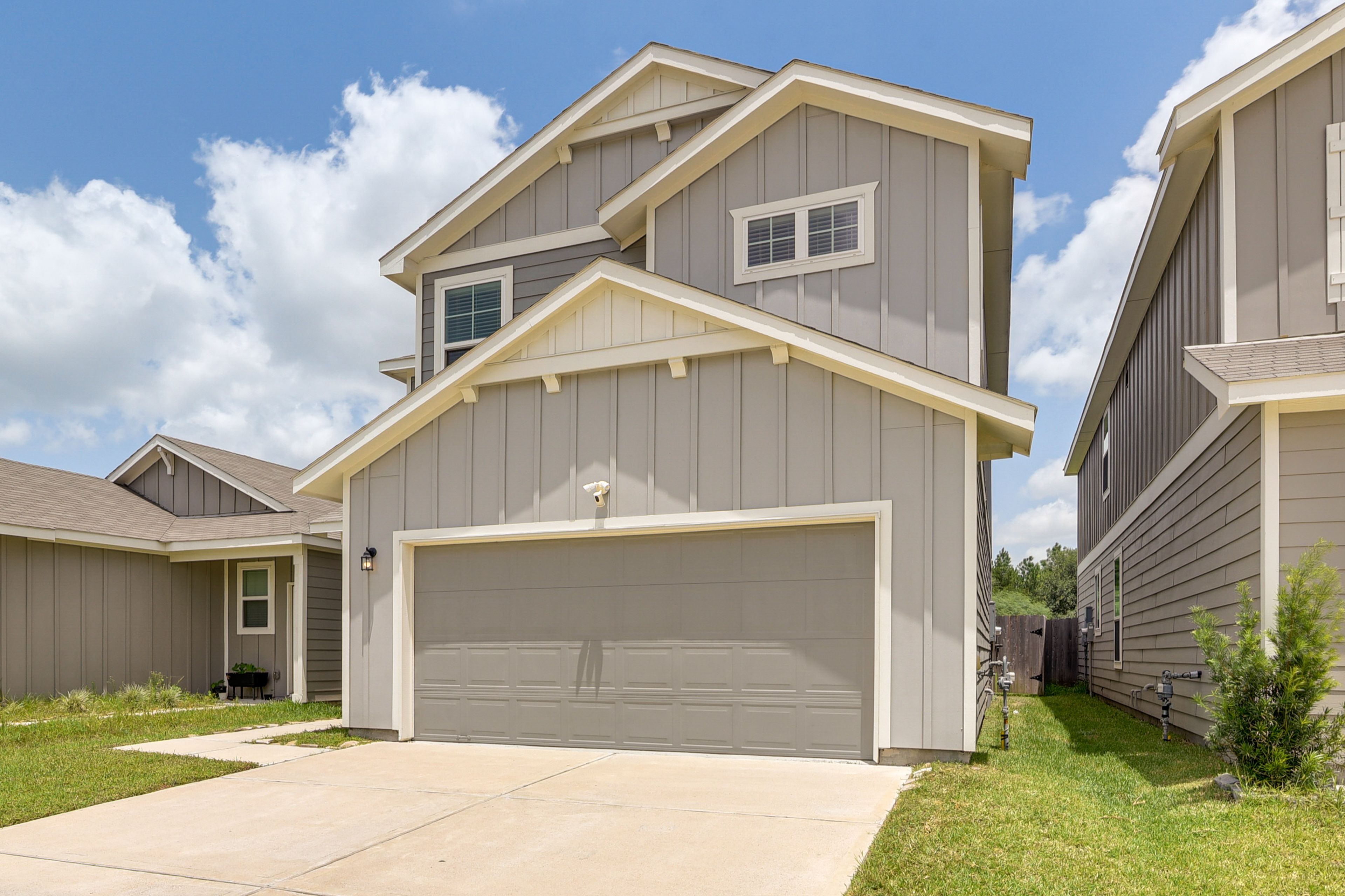 Parking | Driveway (2 Vehicles) | Garage (2 Vehicles) | Free Street Parking