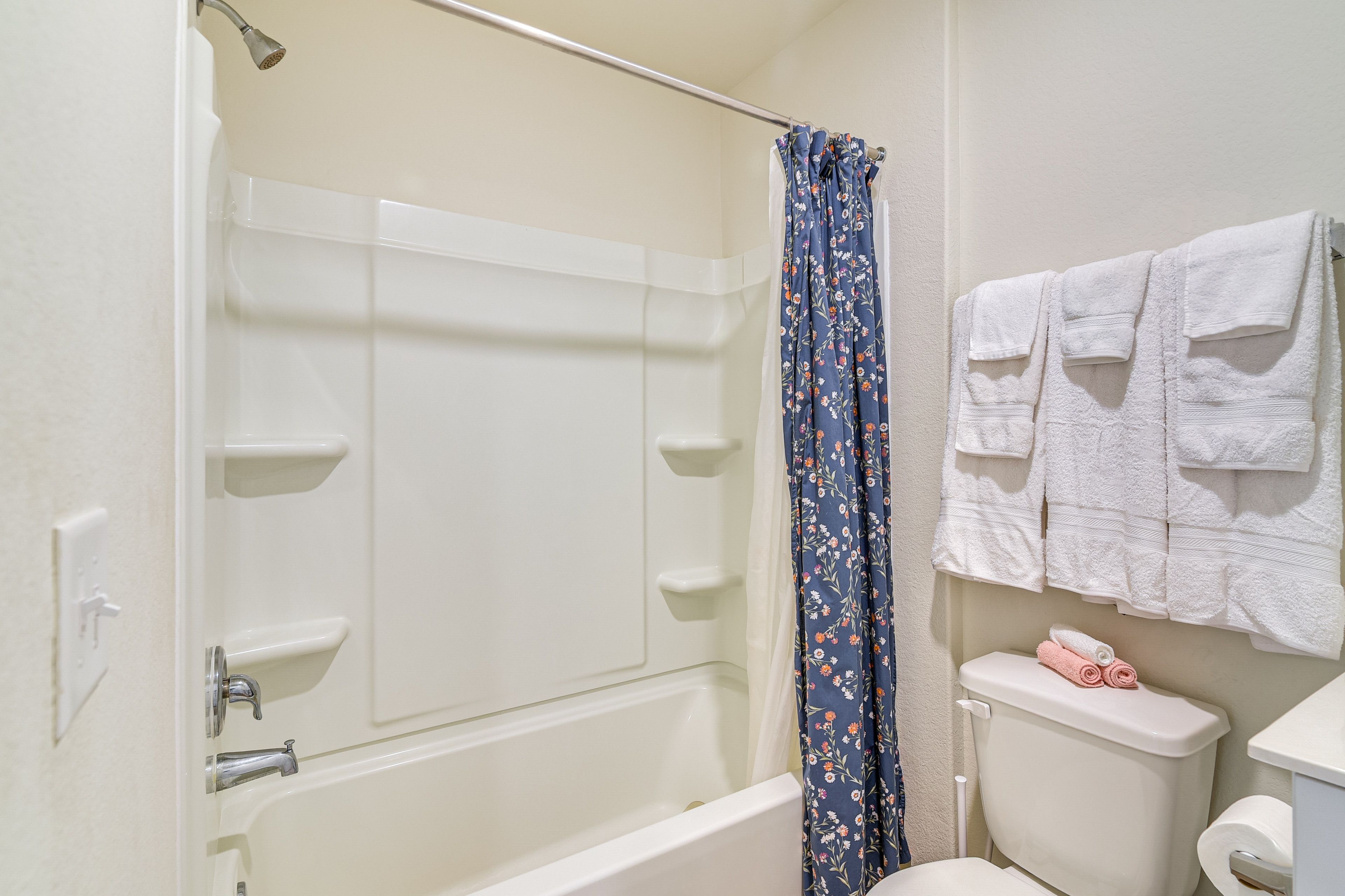 Full Bathroom | Hair Dryer | 2nd Floor