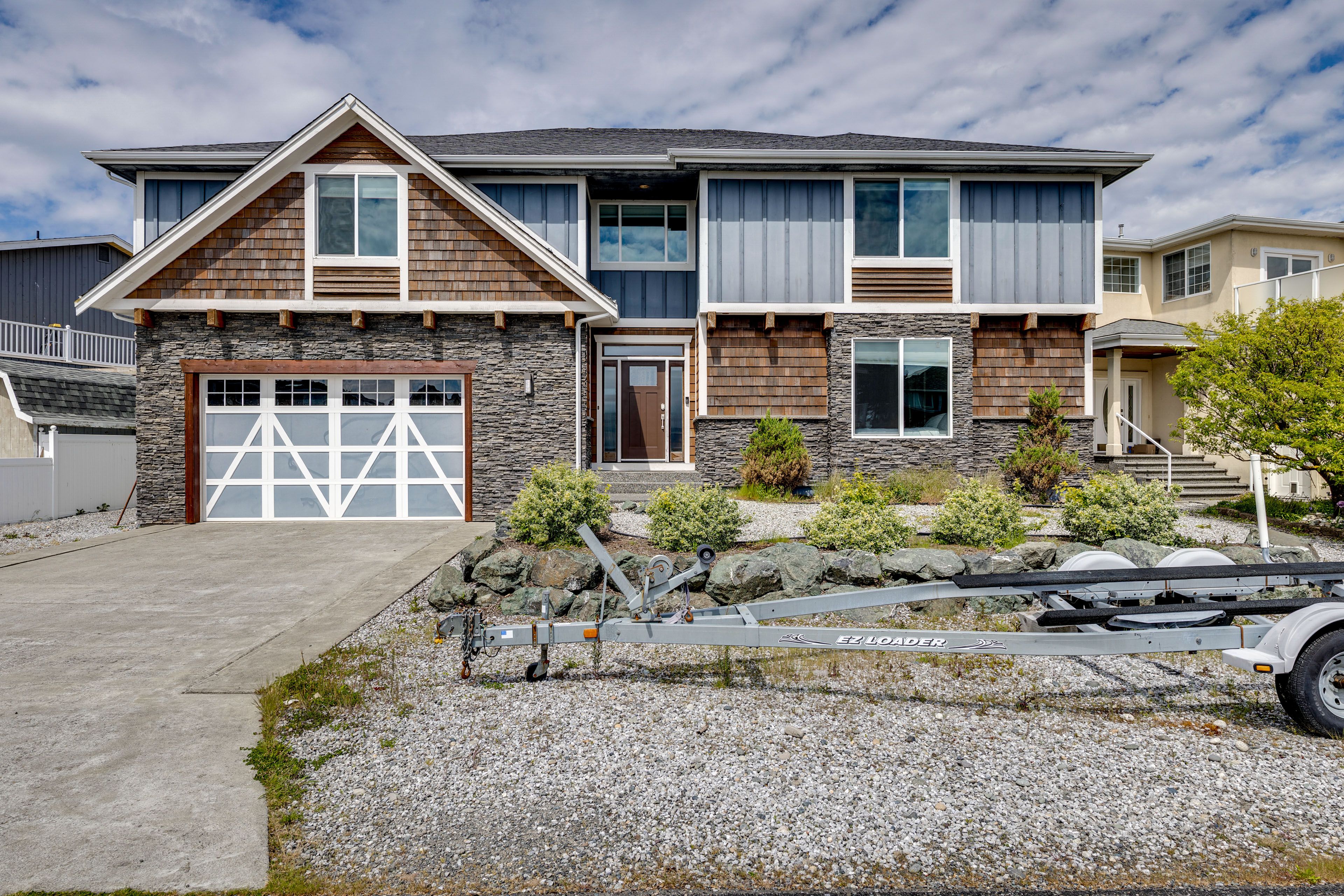 Parking | Driveway (4 Vehicles) | Gravel Pad (1 Vehicle) | Trailer Parking