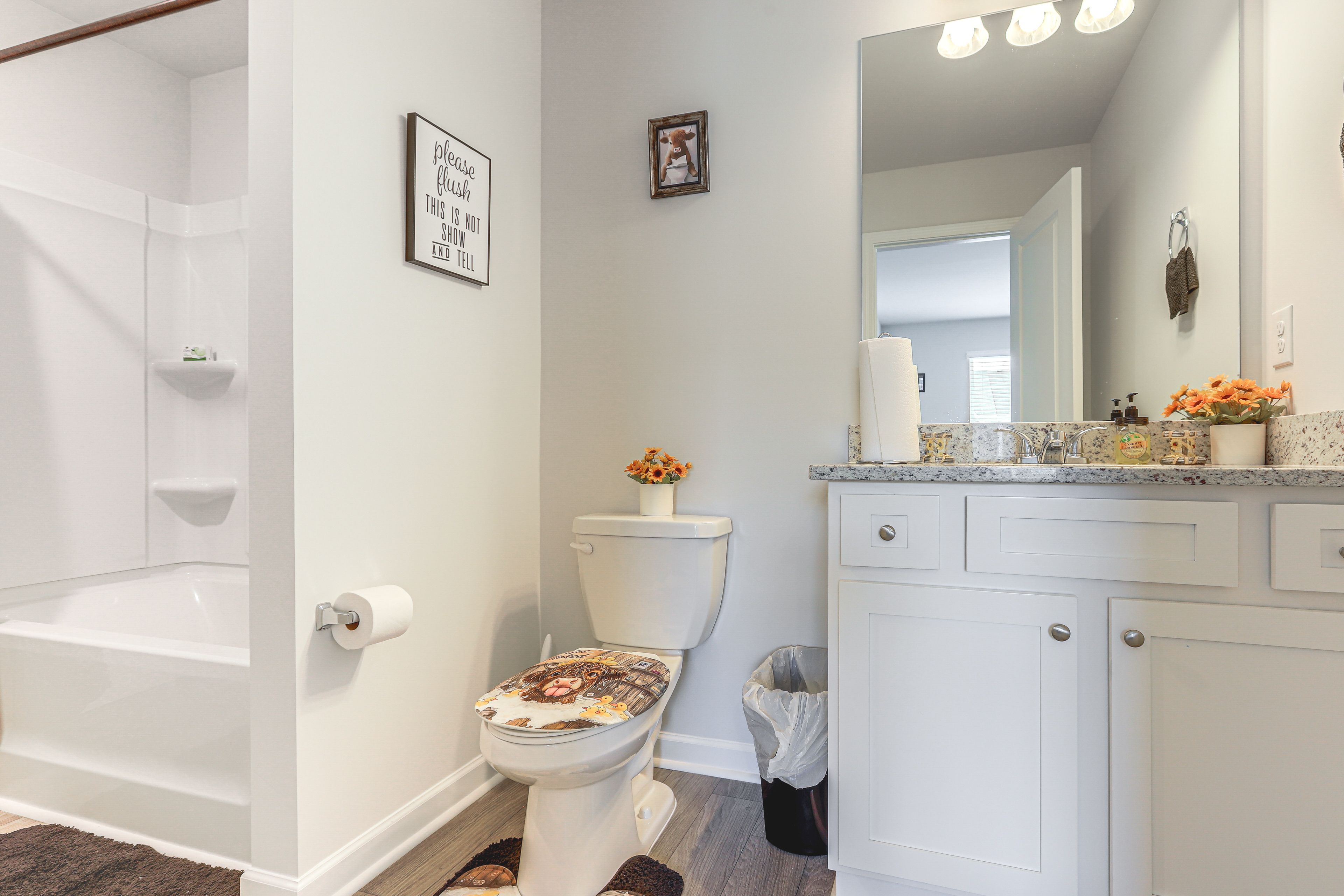 Full Bathroom | 2nd Floor