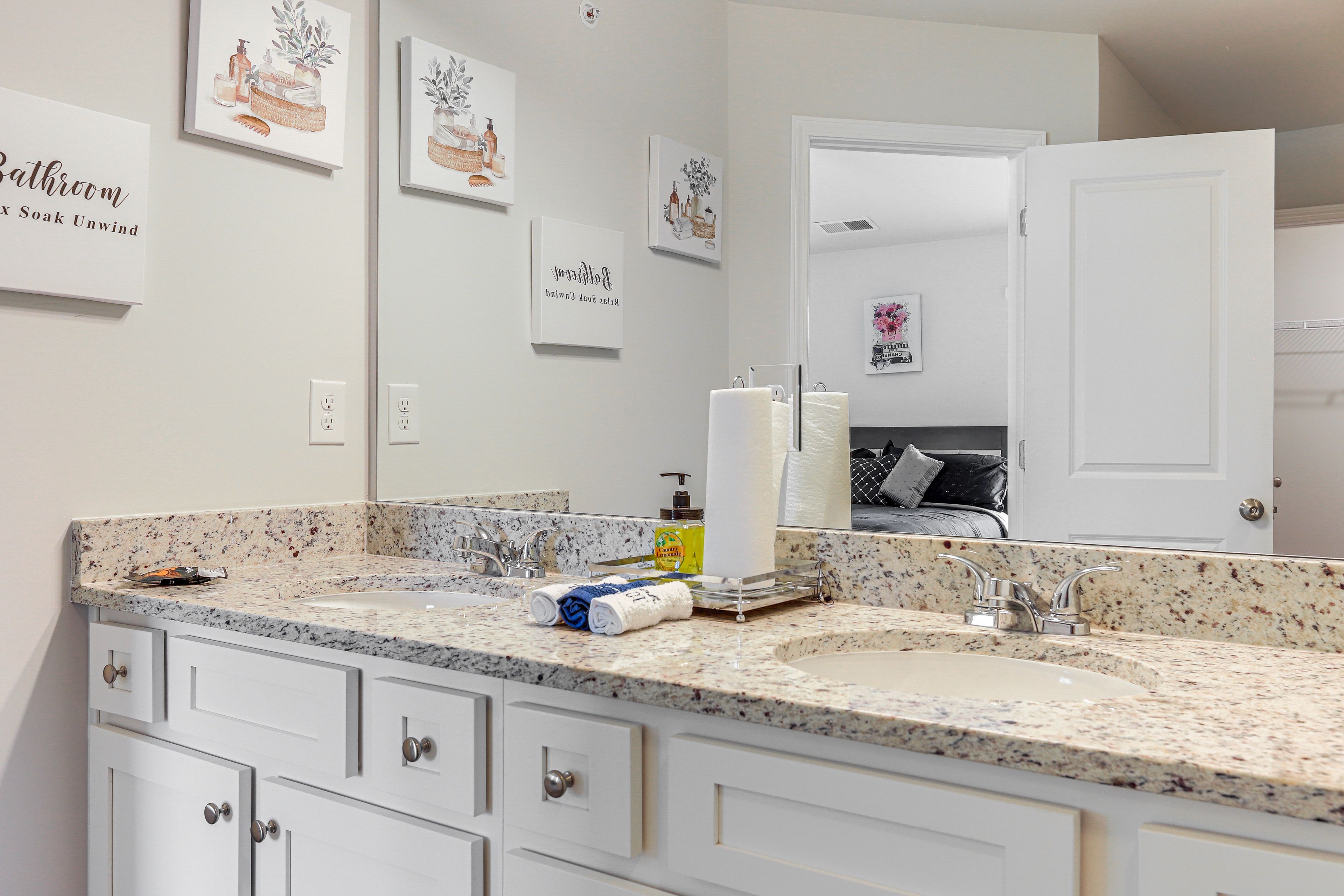 Full Bathroom | 2nd Floor