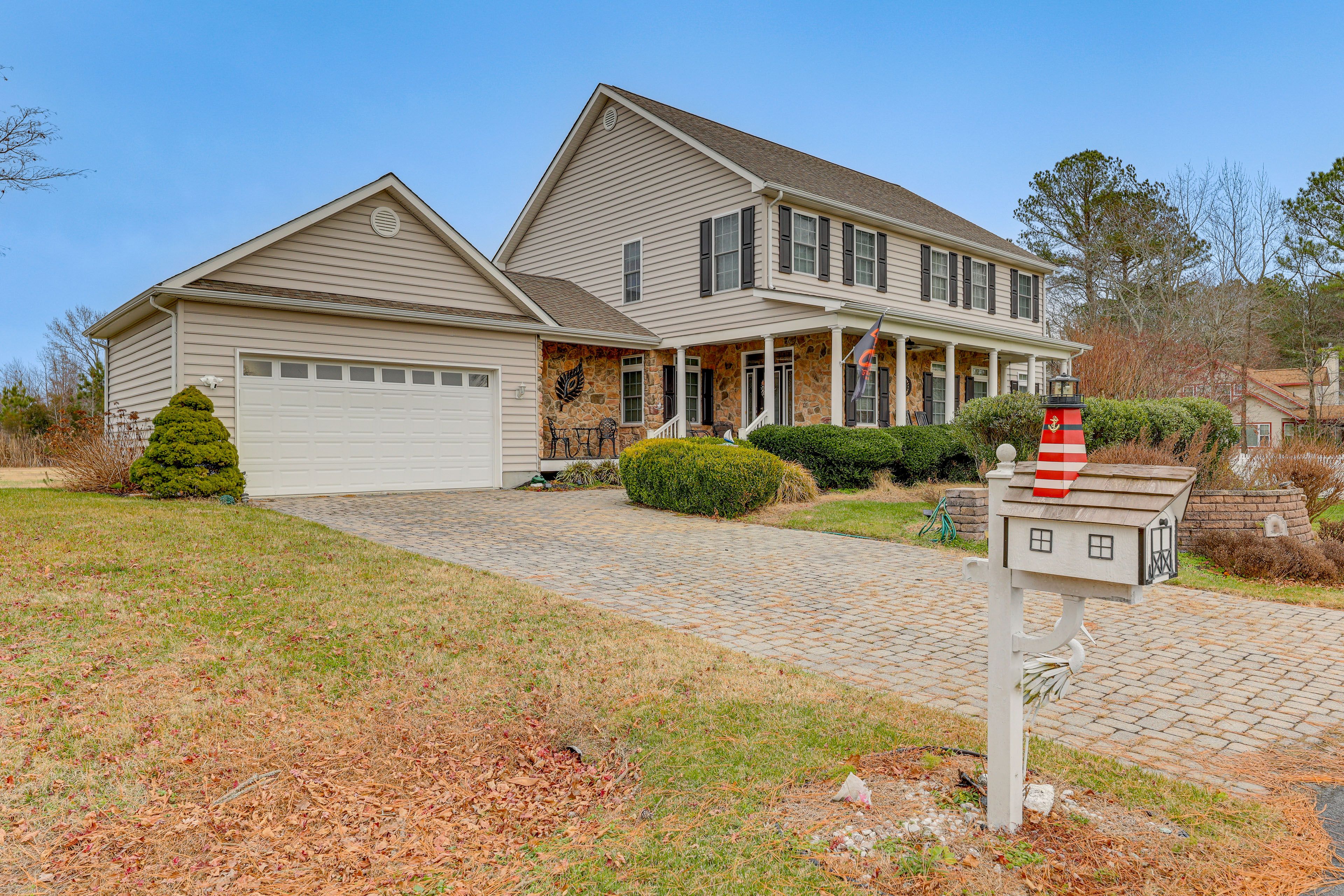 Parking | Driveway (3 Vehicles) | Cul-de-Sac Parking (2 Vehicles)