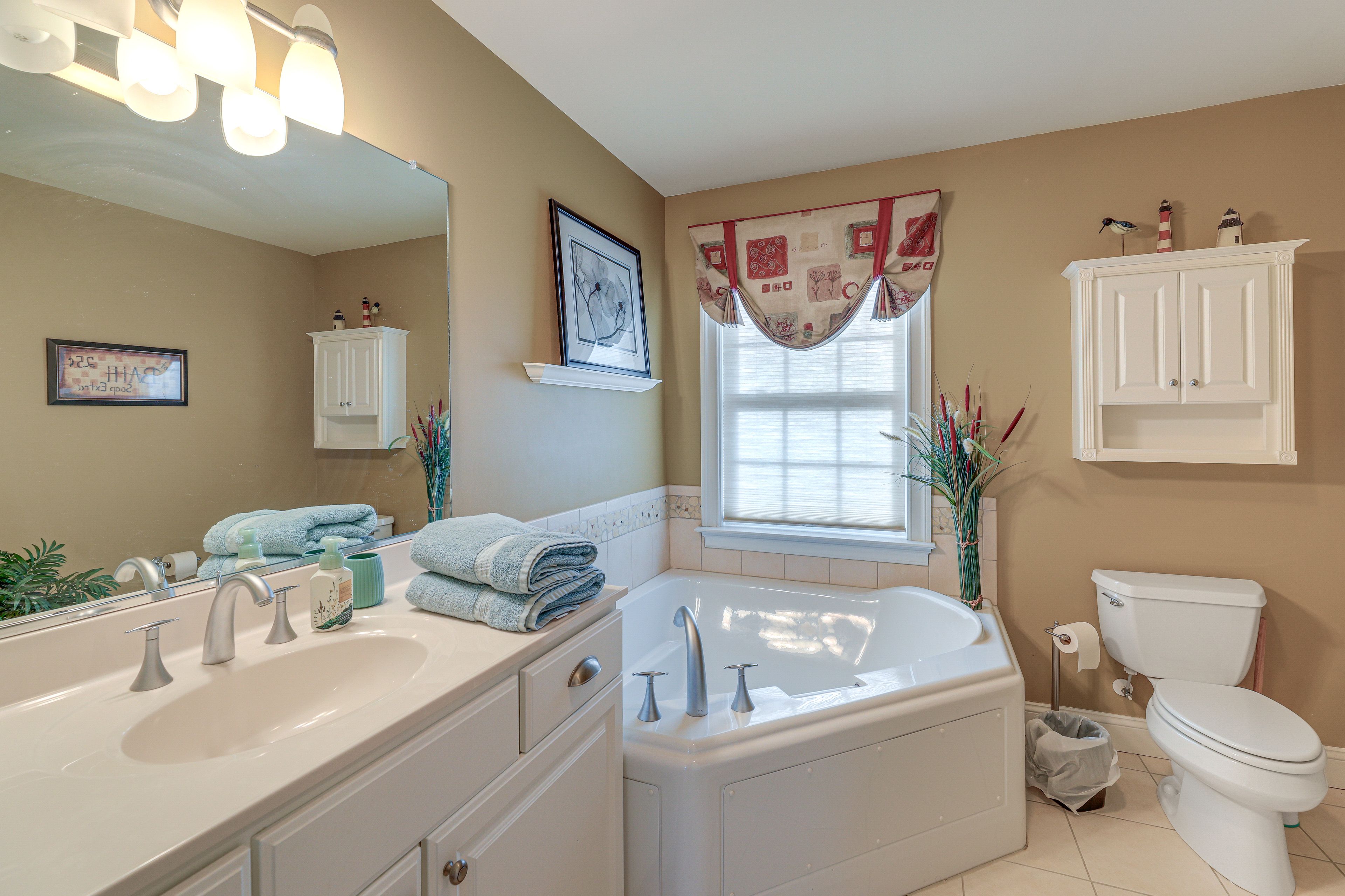 Full Bathroom | 2nd Floor