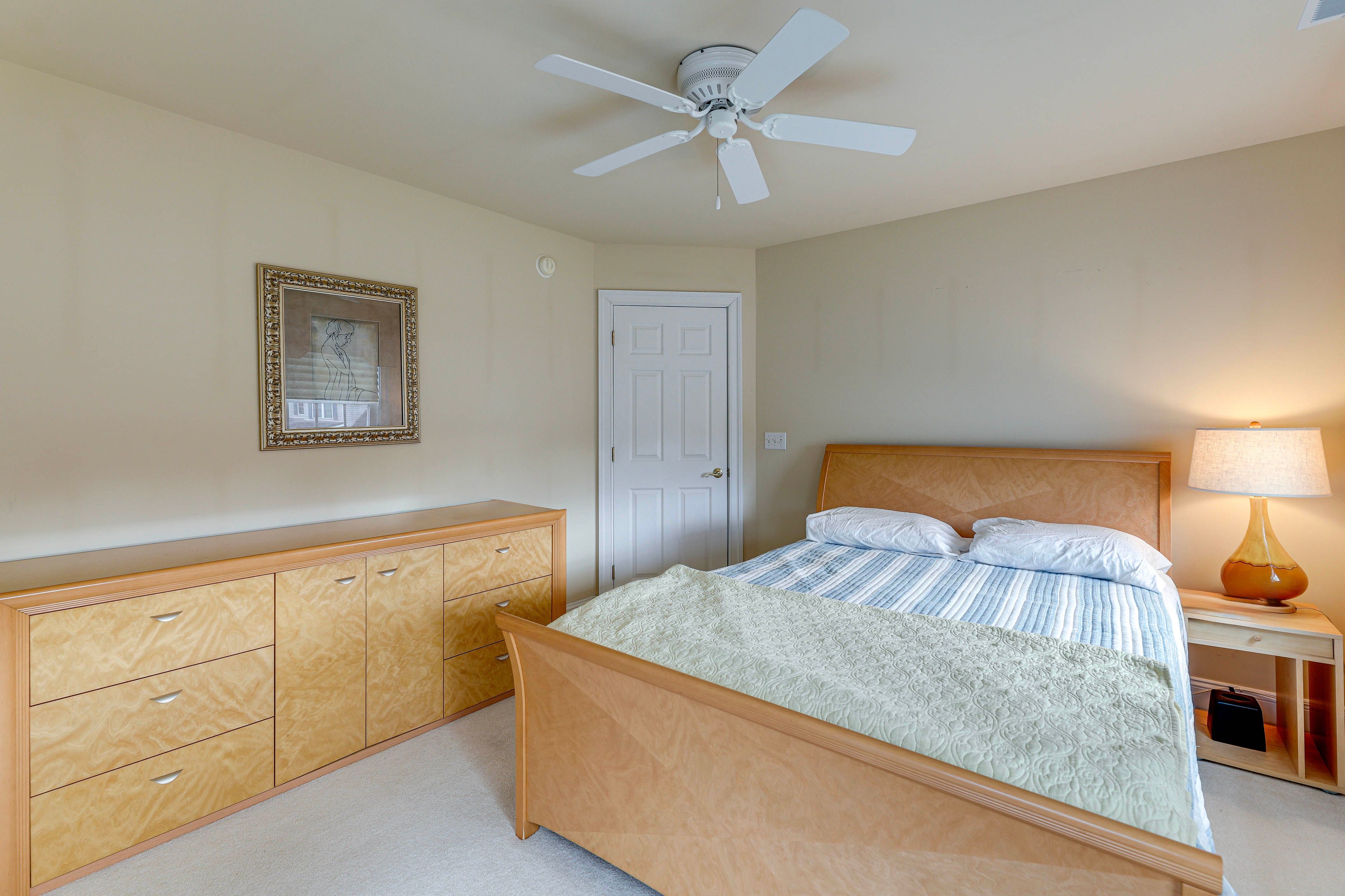 Bedroom 2 | 2nd Floor | Queen Bed