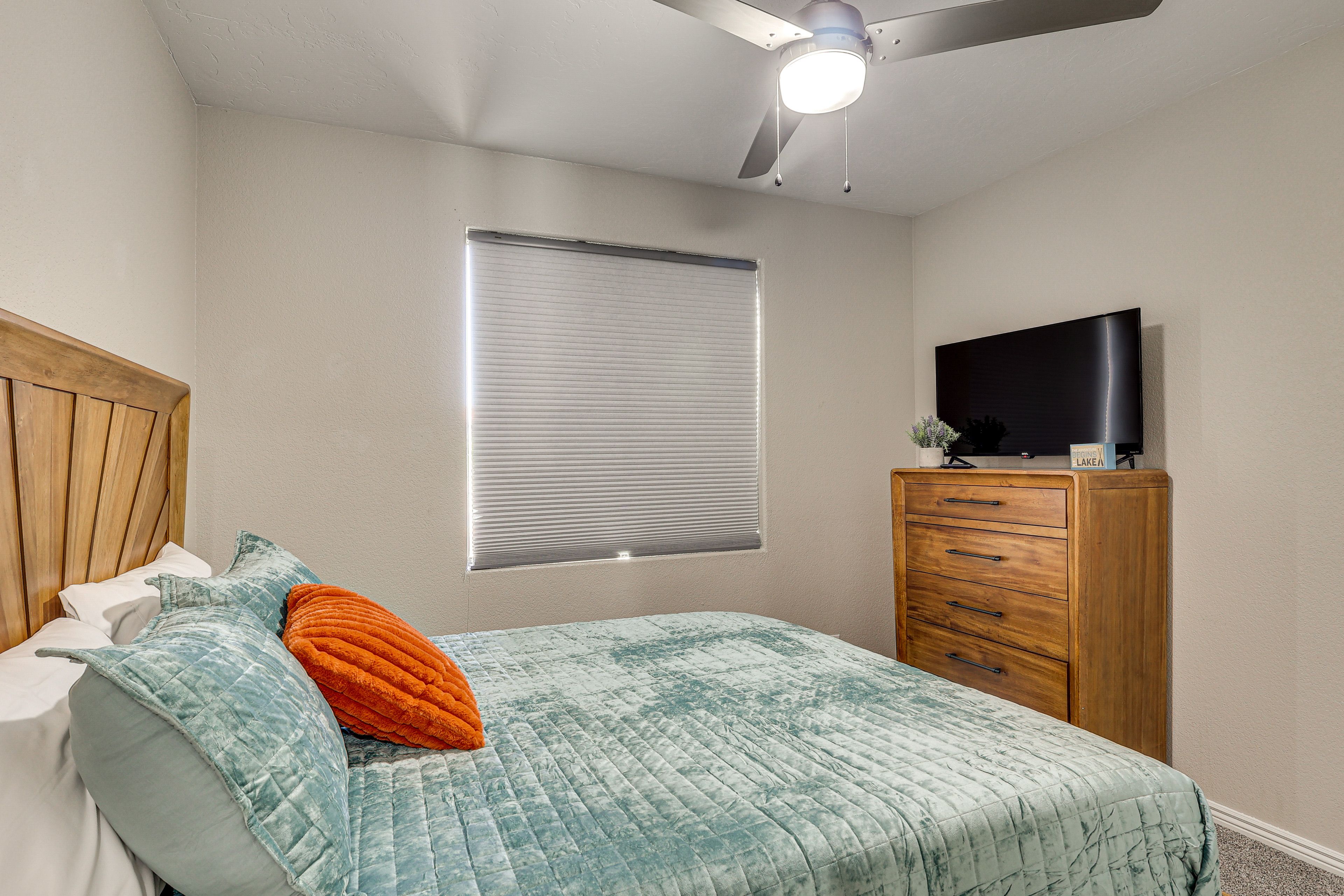 Bedroom 2 | Queen Bed