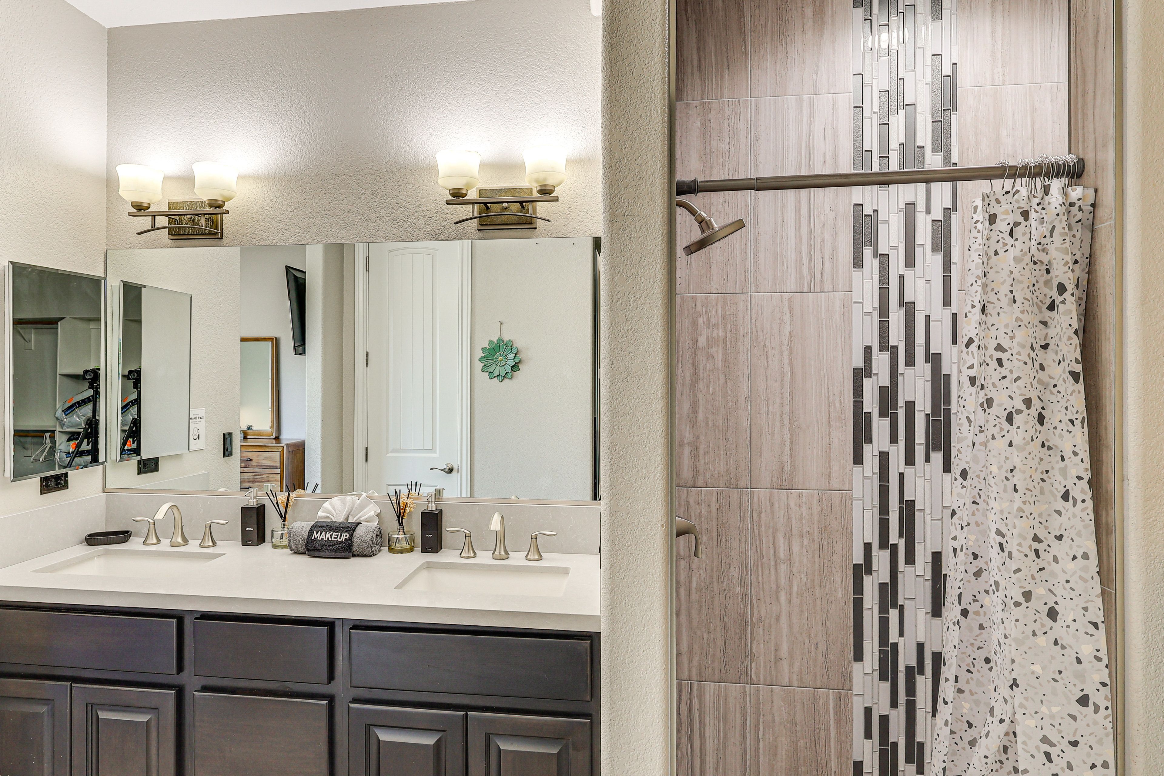 En-Suite Bathroom | Towels Provided