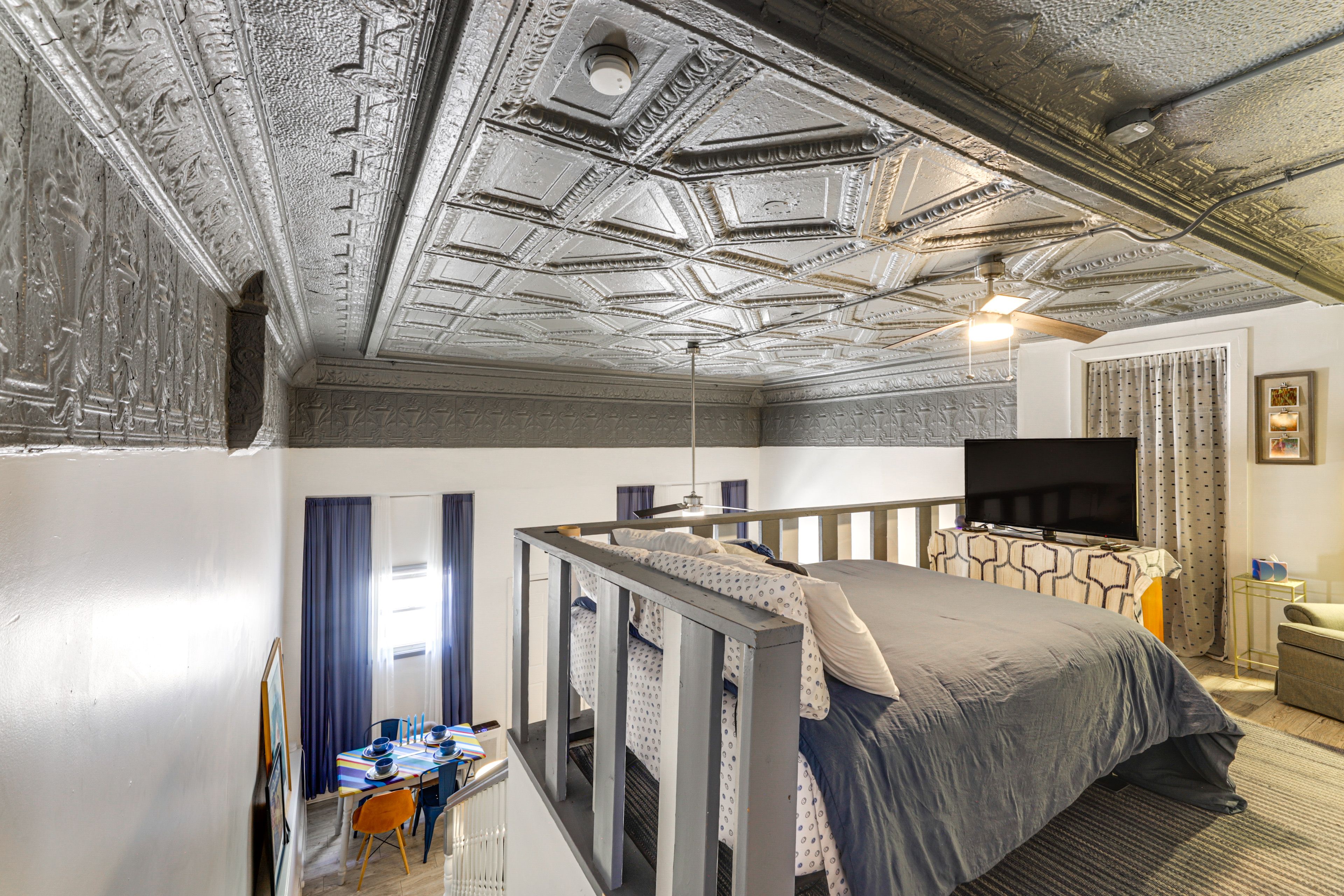 Bedroom (Loft) | 2nd Floor | Queen Bed | Smart TV
