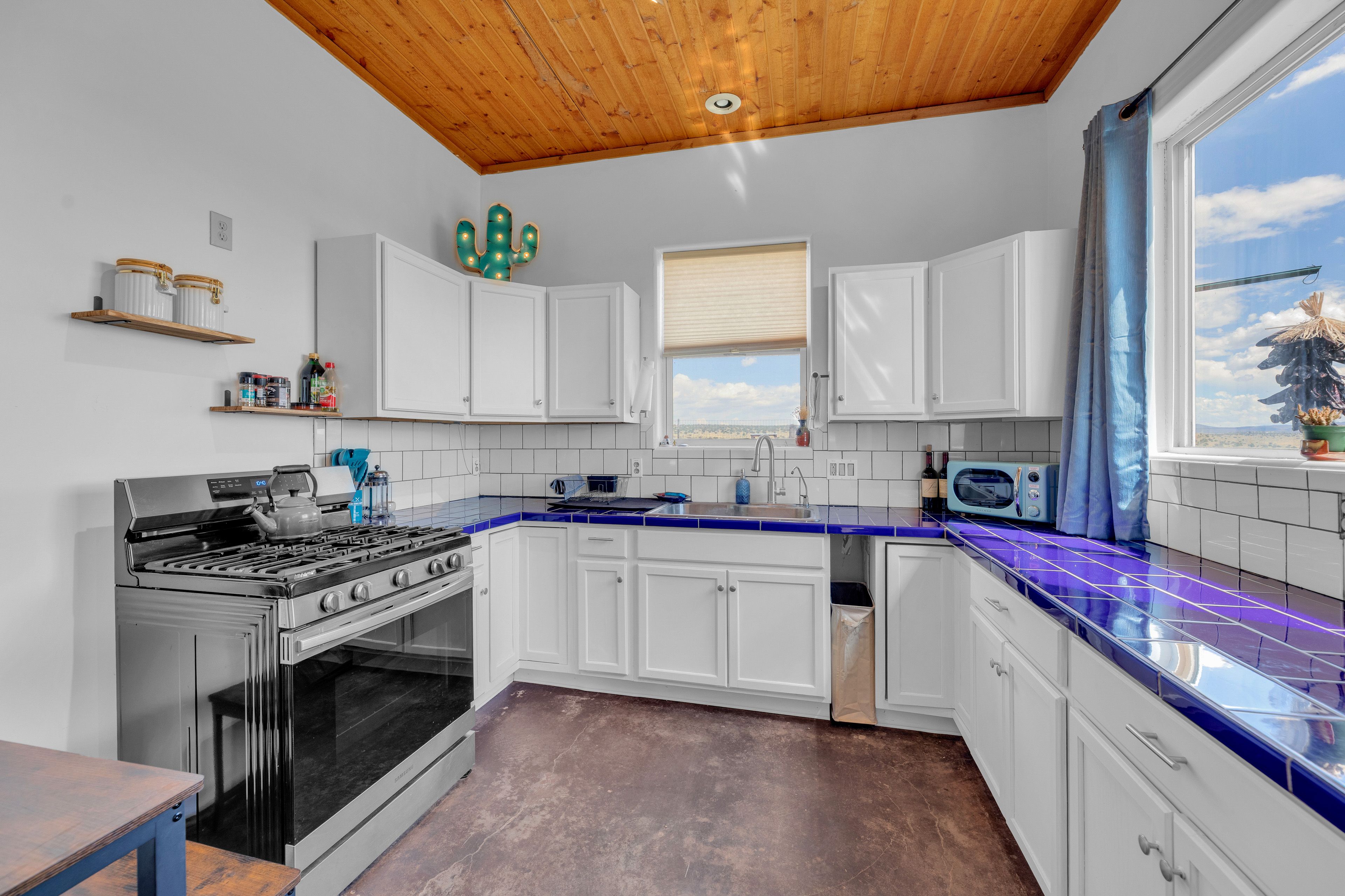 Kitchen | Trash Bags/Paper Towels