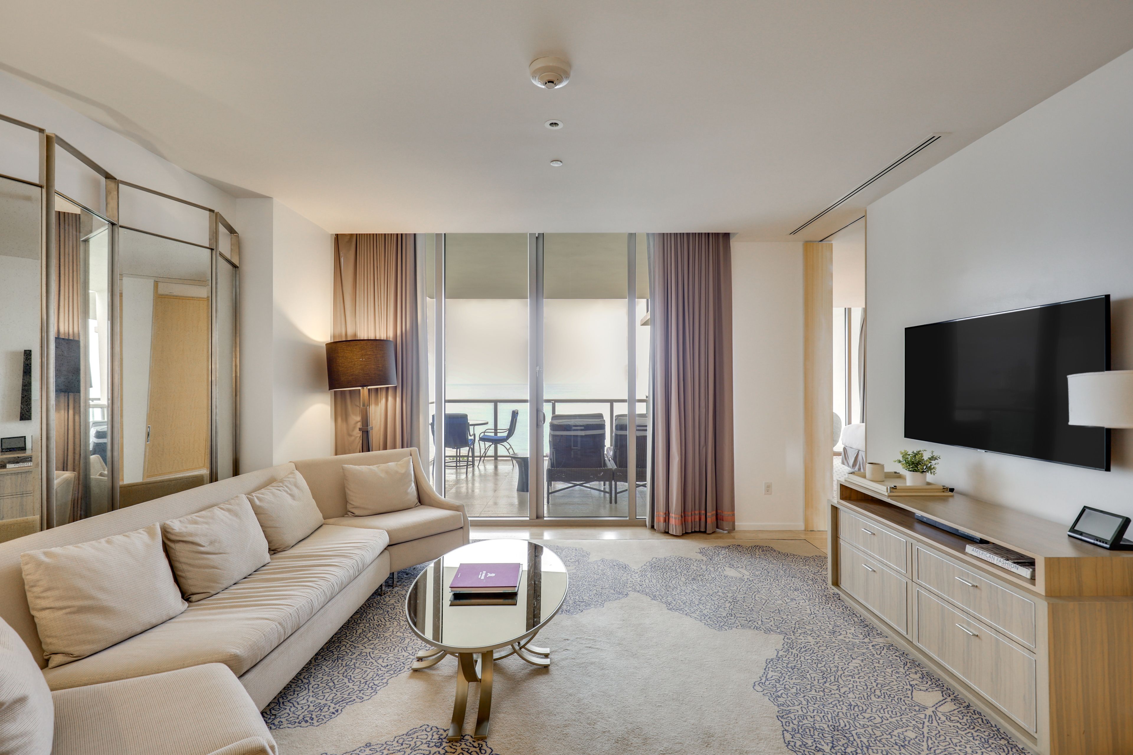 Living Area | Smart TV