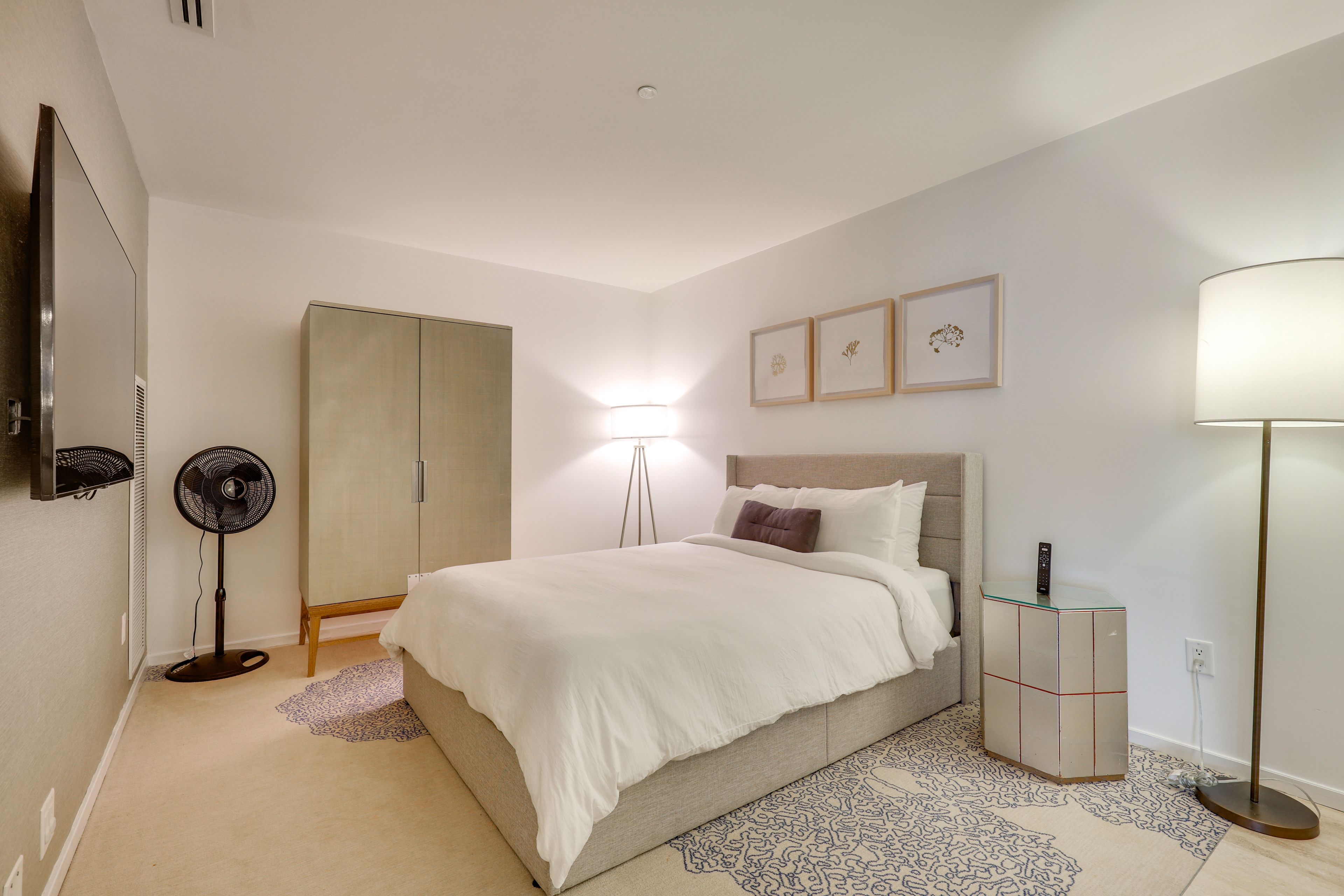 Bonus Room | Queen Bed | Smart TV