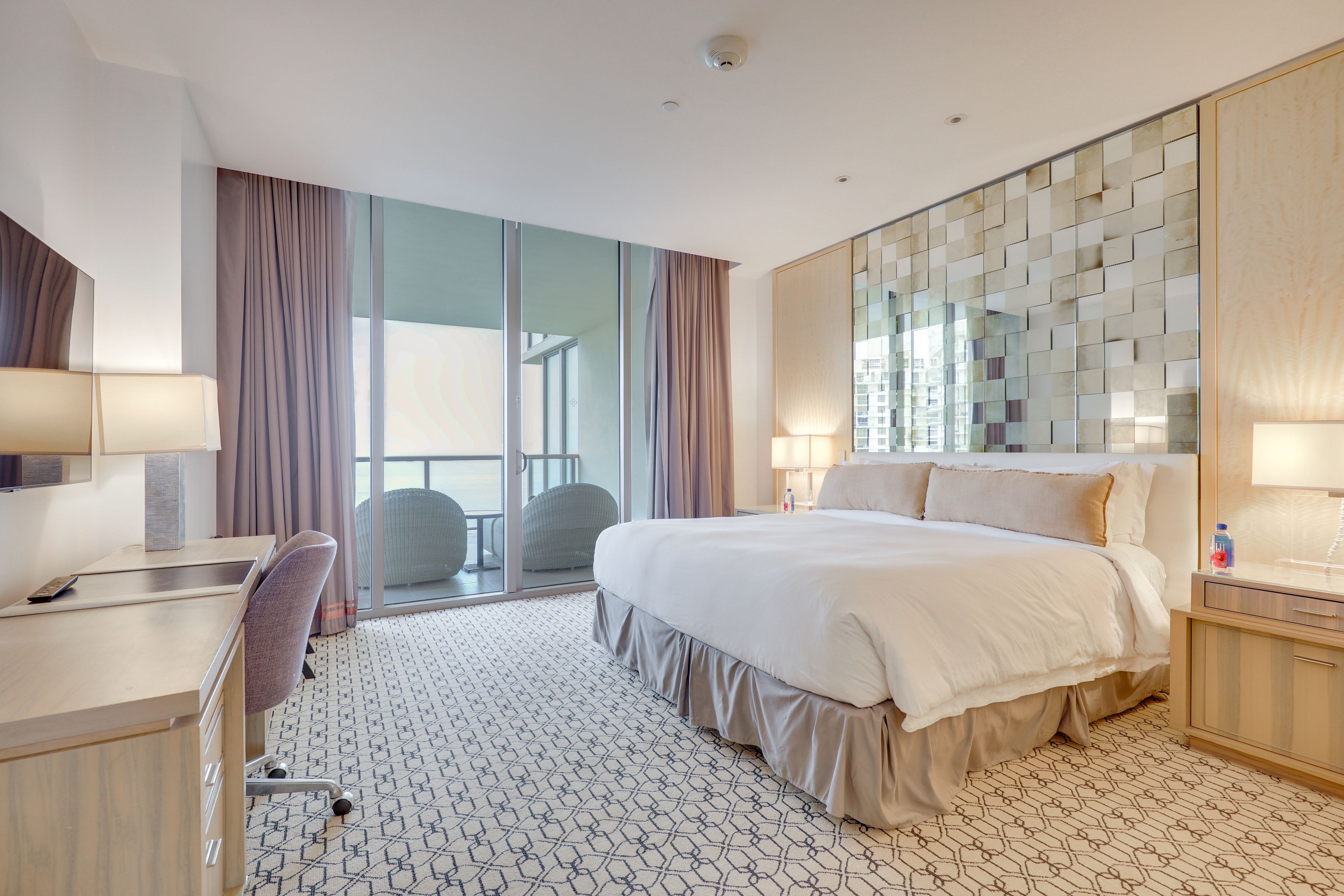 Bedroom | King Bed | Smart TV | Laptop Workspace